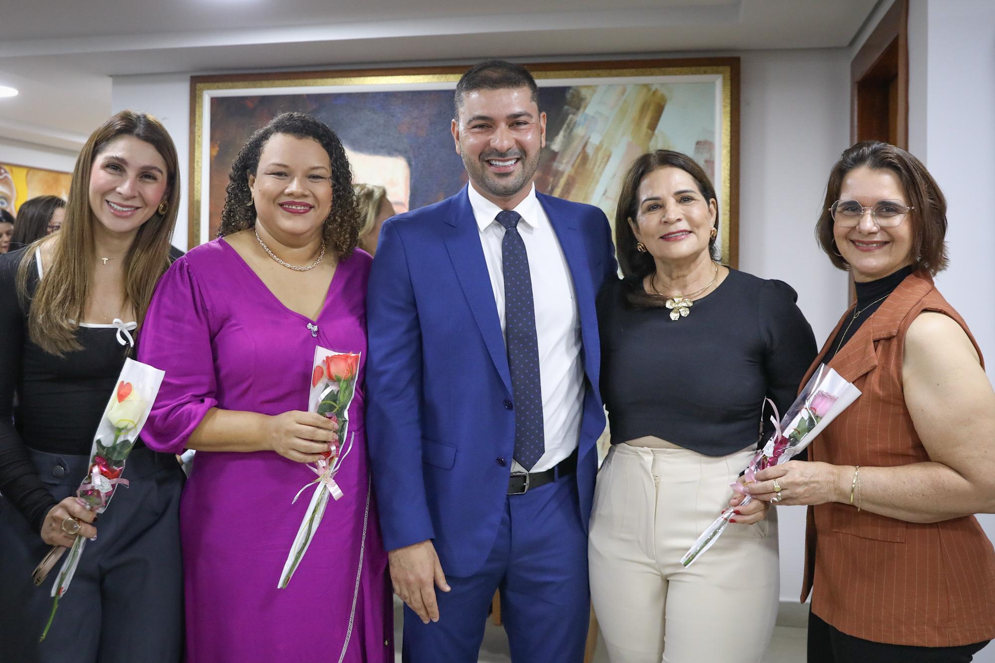 Aleac promove café da manhã em homenagem às servidoras da Casa