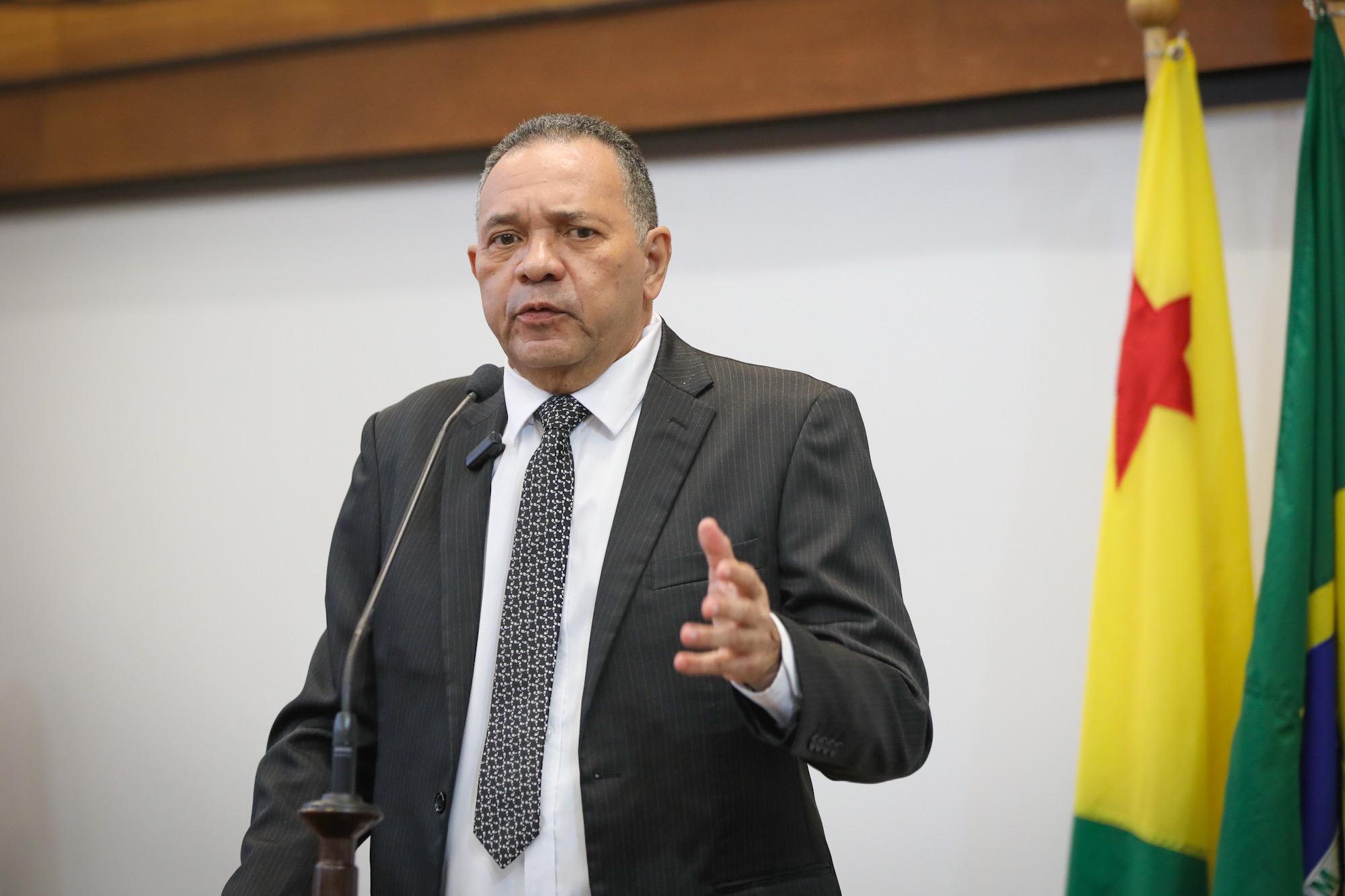 Manoel Moraes elogia oposição e defende apuração de impedimento a deputado de entrar em escola