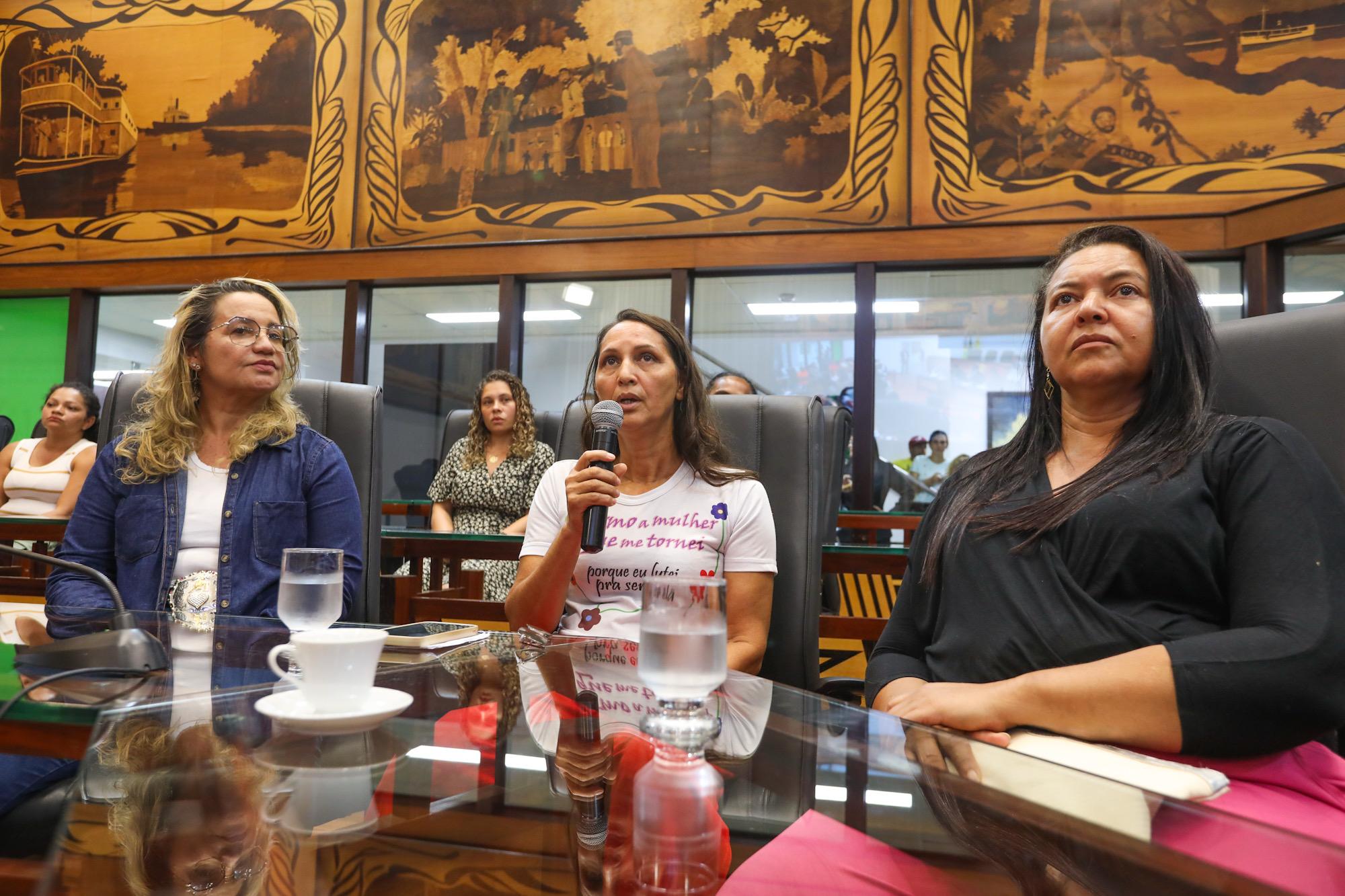 Produtores rurais cobram solução para escoamento da produção em reunião na Aleac