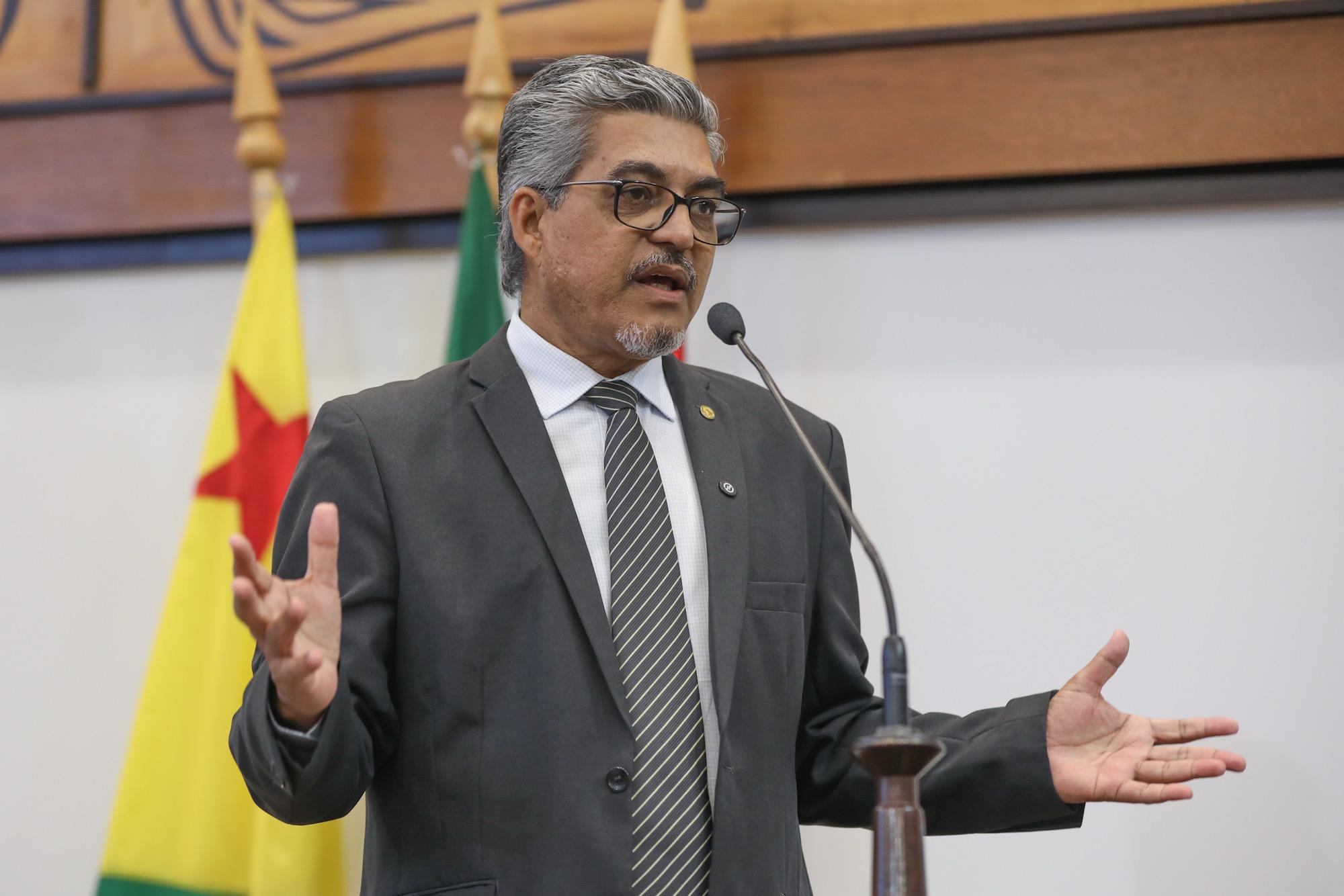 Edvaldo Magalhães cobra solução para impasse na comercialização do maracujá