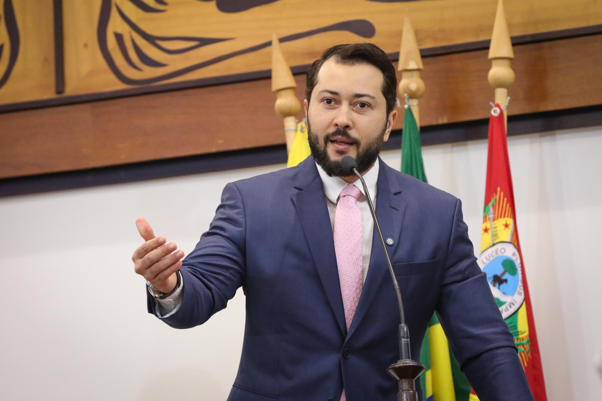 Emerson Jarude denuncia impedimento de fiscalização em escola pública durante sessão na Aleac