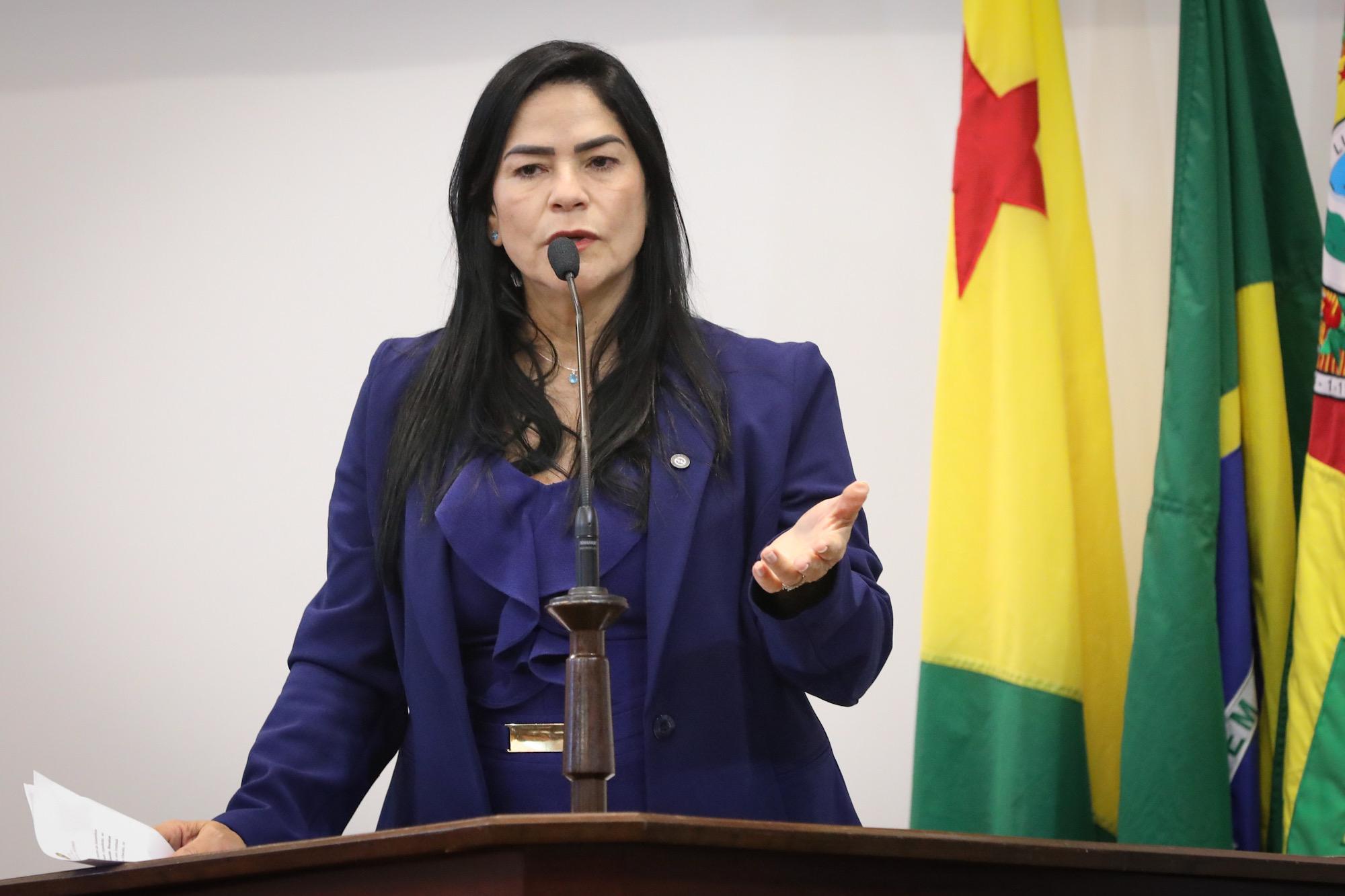 Maria Antônia cobra melhorias na segurança pública e infraestrutura em discurso na Aleac