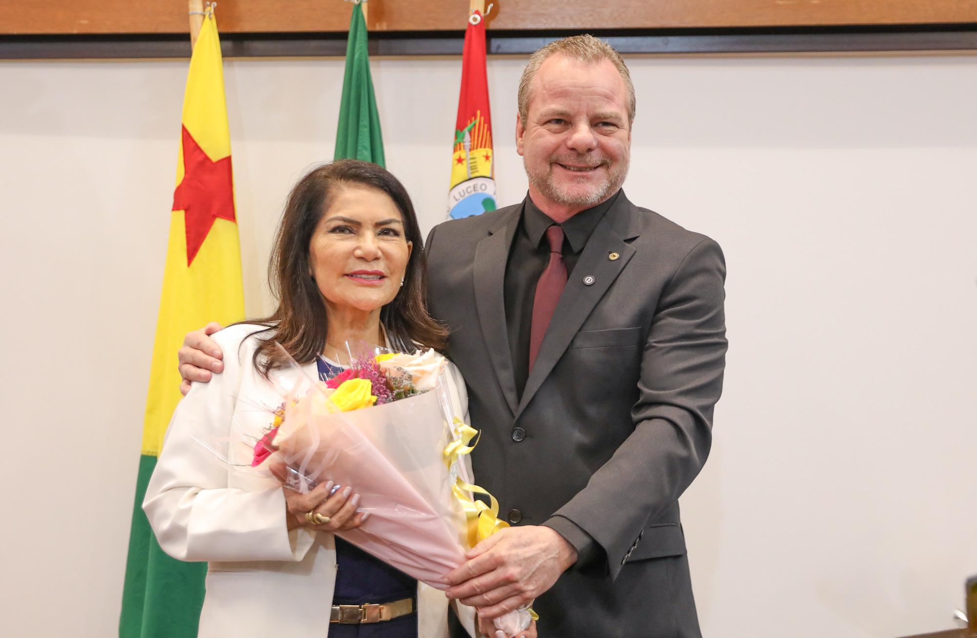 Pedro Longo homenageia deputadas e servidoras na Aleac pelo Dia Internacional da Mulher