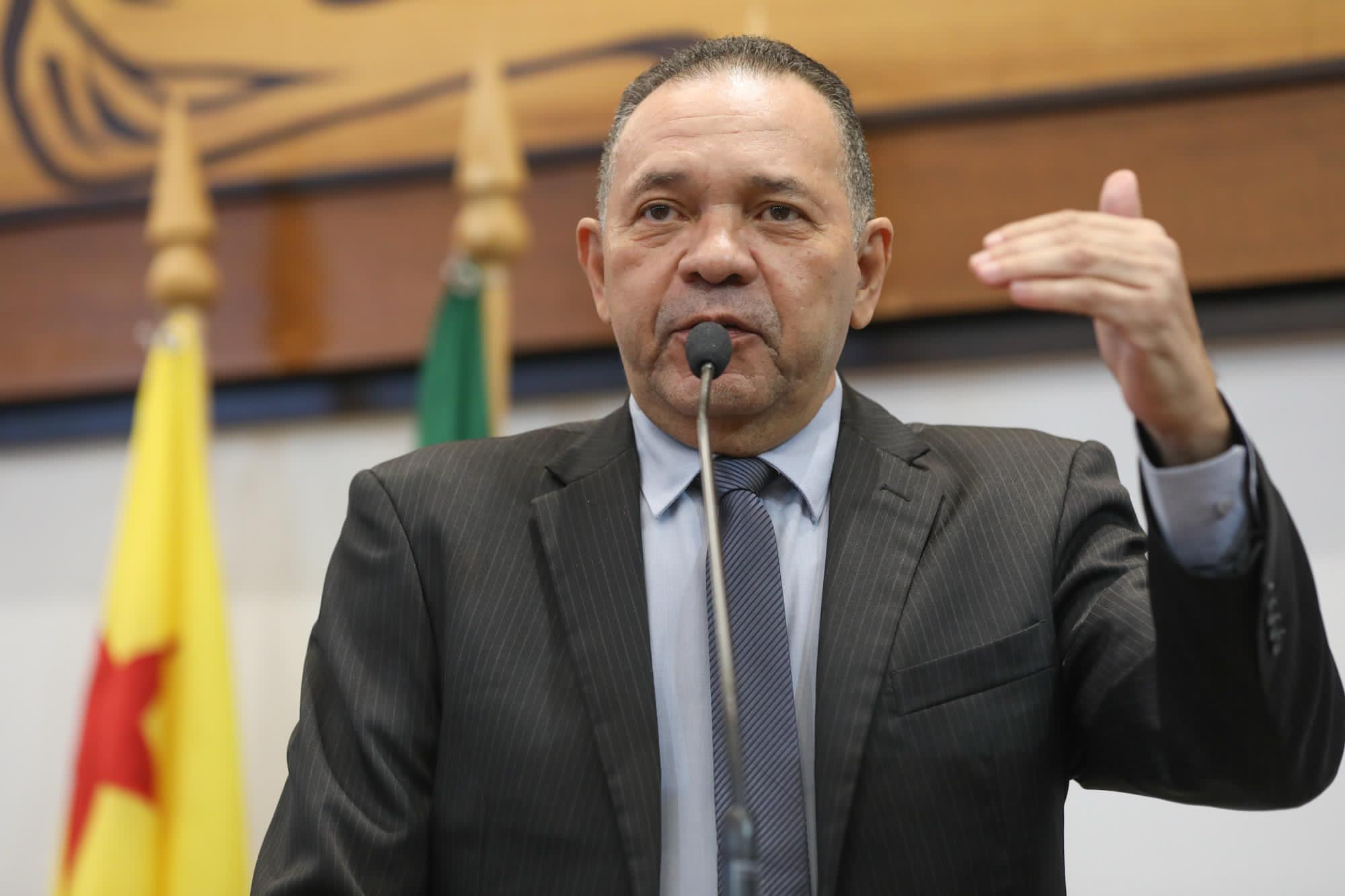 Líder do governo defende Secretaria de Saúde e questiona críticas à empresa MedTrauma