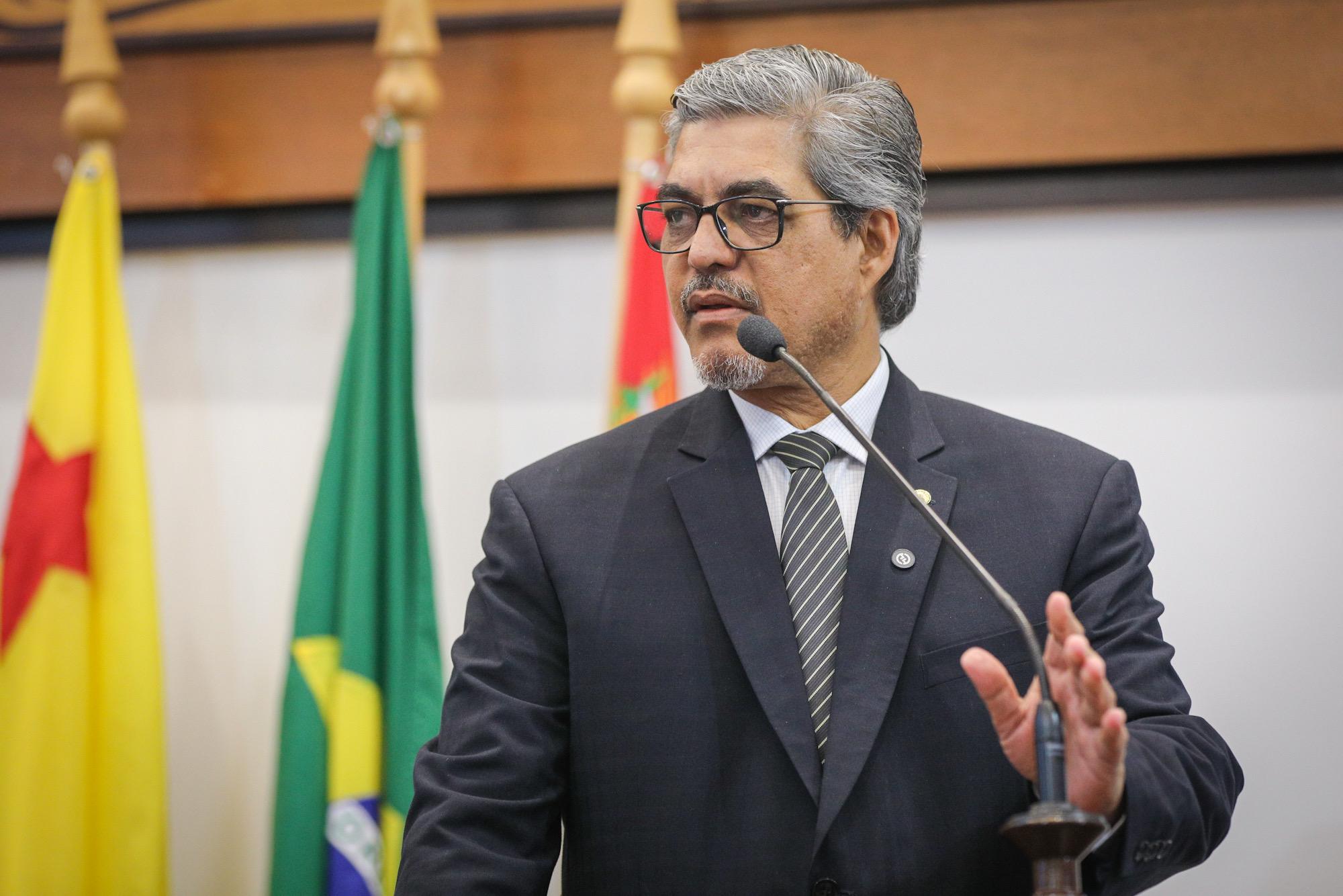 Edvaldo Magalhães homenageia Toniquinho e José Carlos e destaca trajetórias de dedicação ao Acre