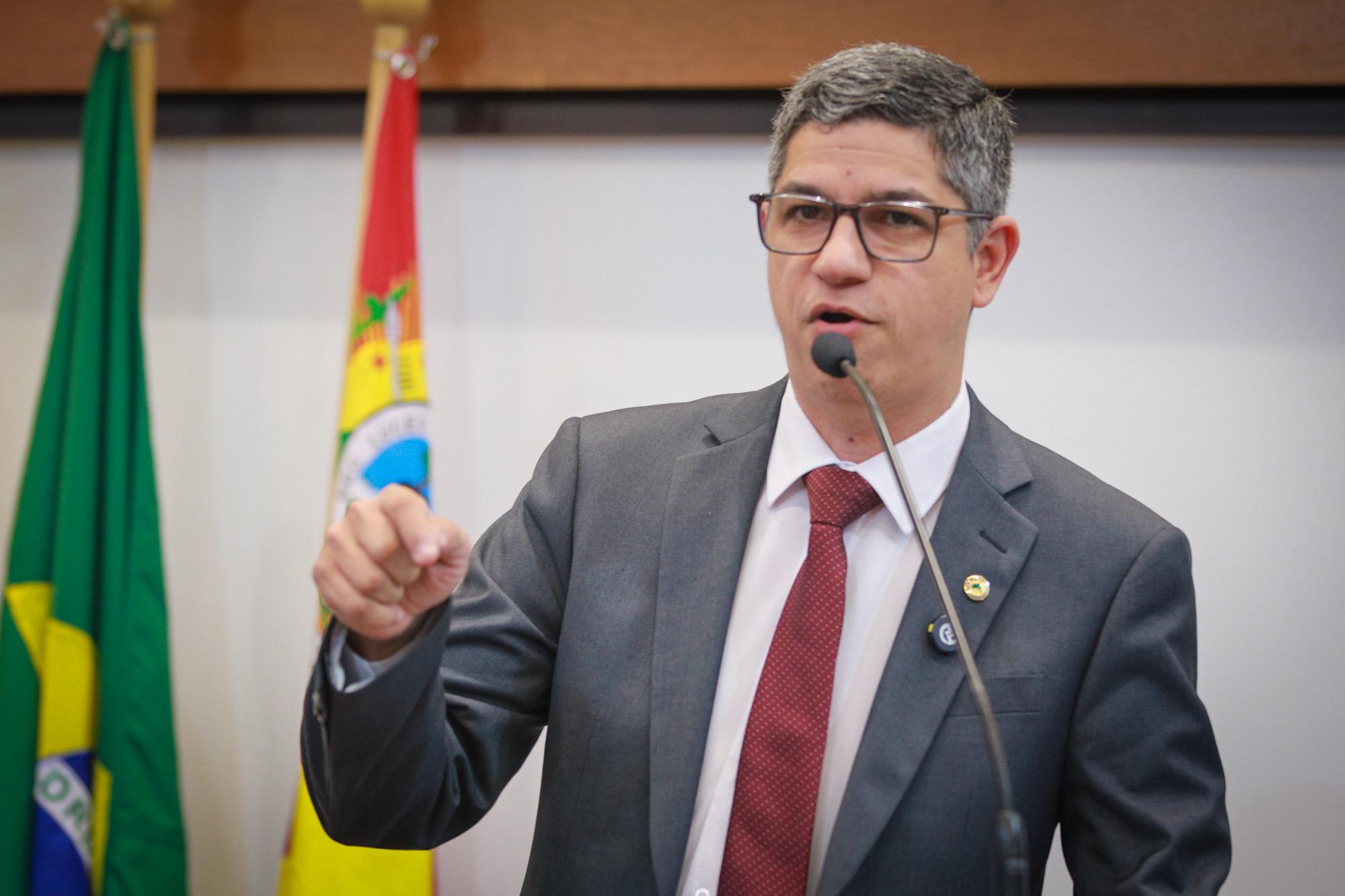 Fagner Calegário cobra cumprimento de emenda e critica abandono de ex-servidores do ISE