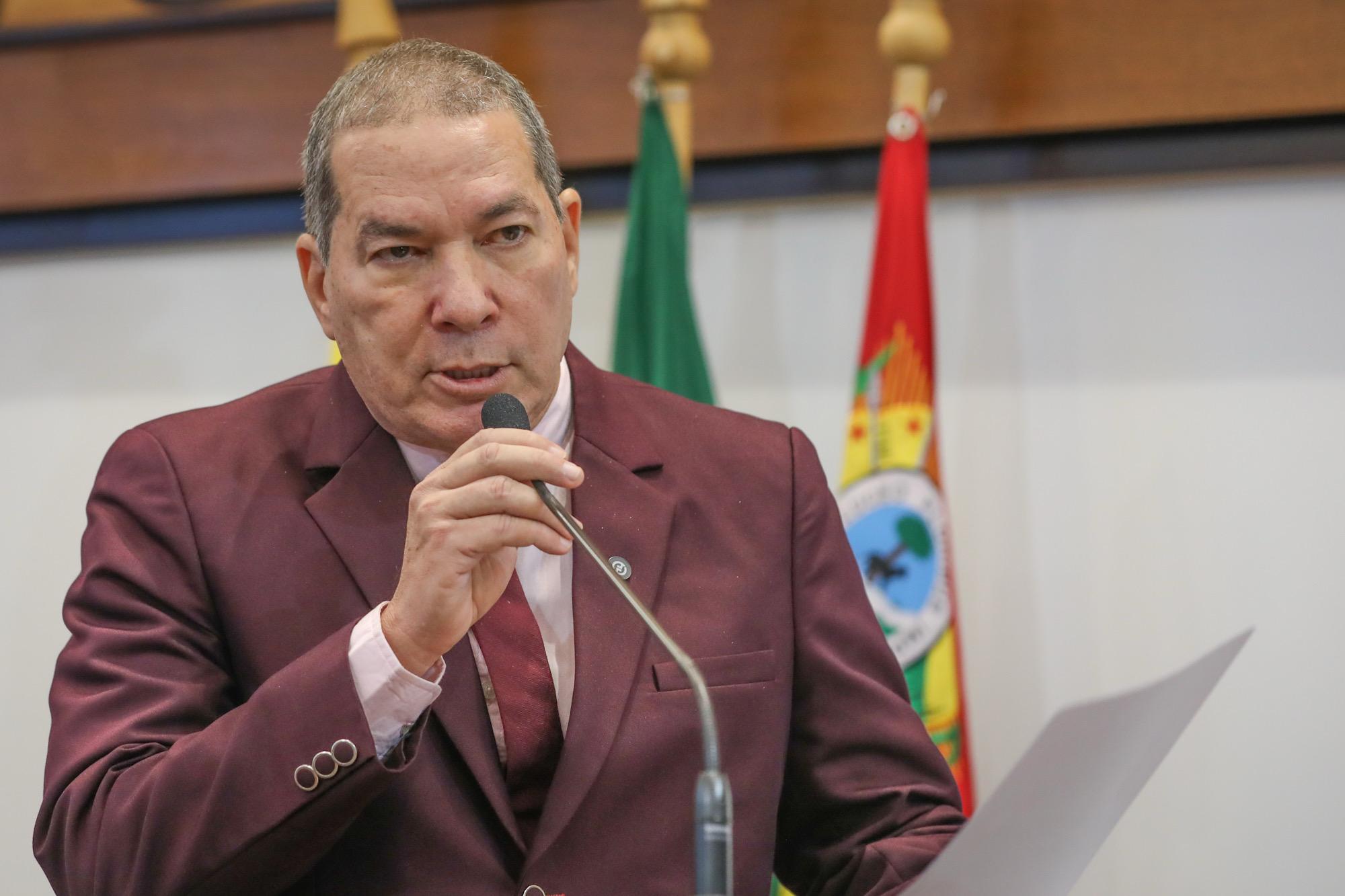 Chico Viga celebra sanção de lei que garante folga para exames preventivos de câncer no Acre