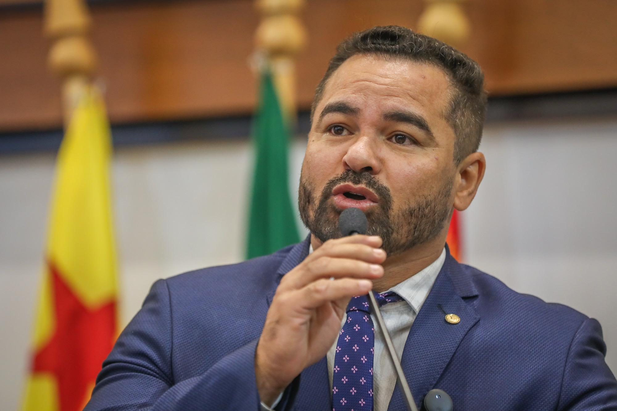 Arlenilson Cunha destaca avanços na educação e elogia trabalho de professores