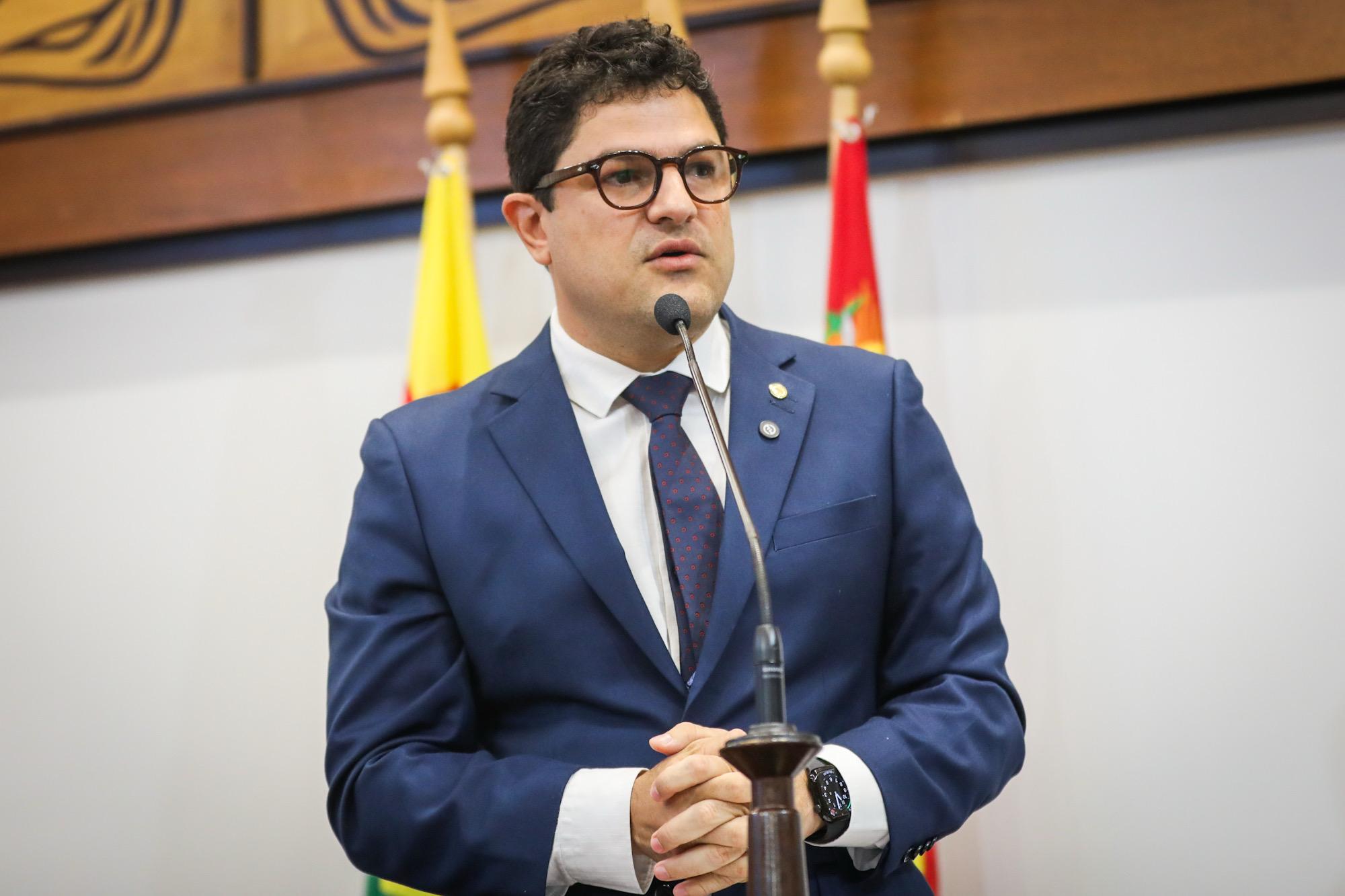 Eduardo Ribeiro destaca ações da Polícia Militar e do Governo do Estado em discurso na Aleac