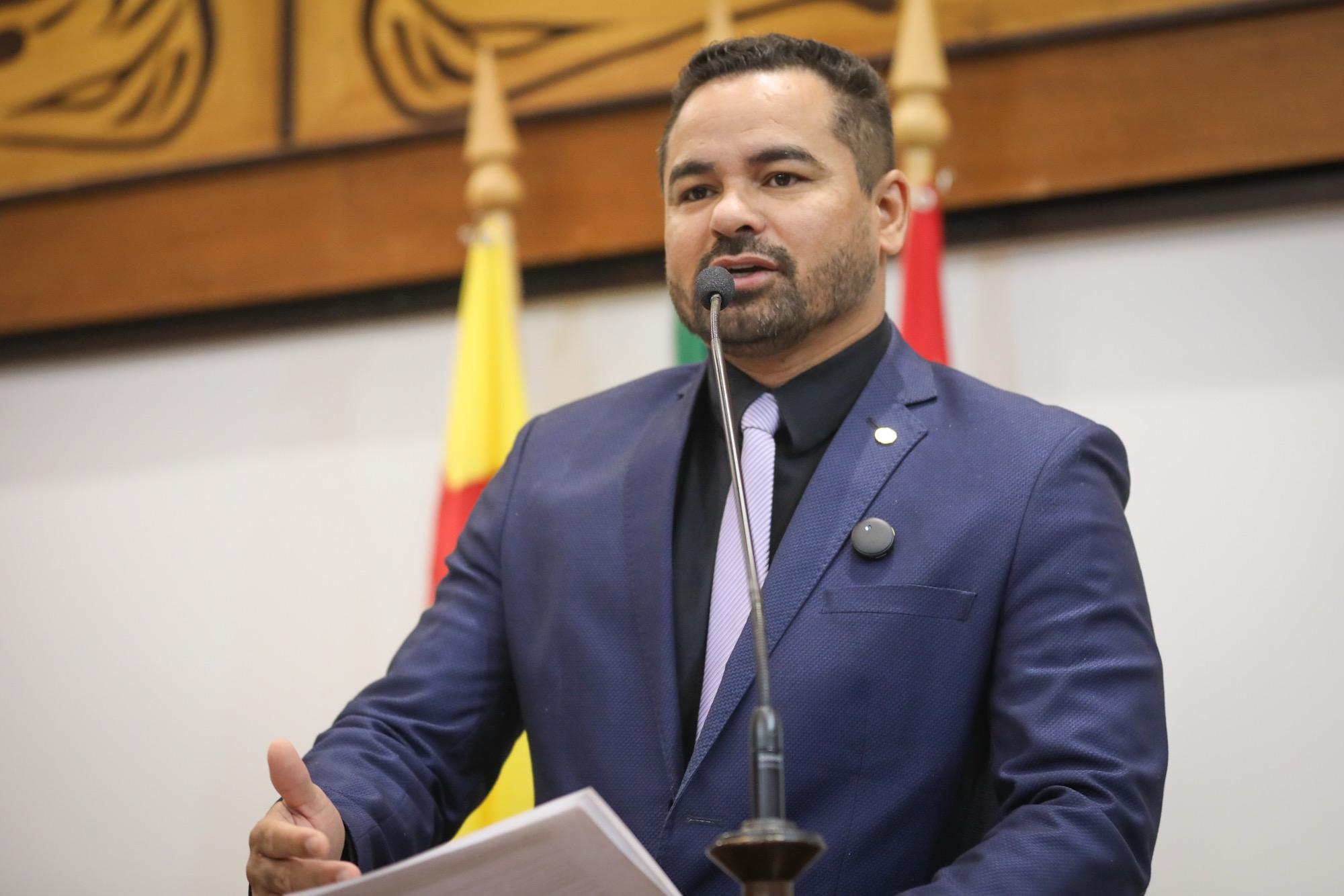 Arlenilson Cunha cobra melhorias em ramais e travessas rurais de Rio Branco 
