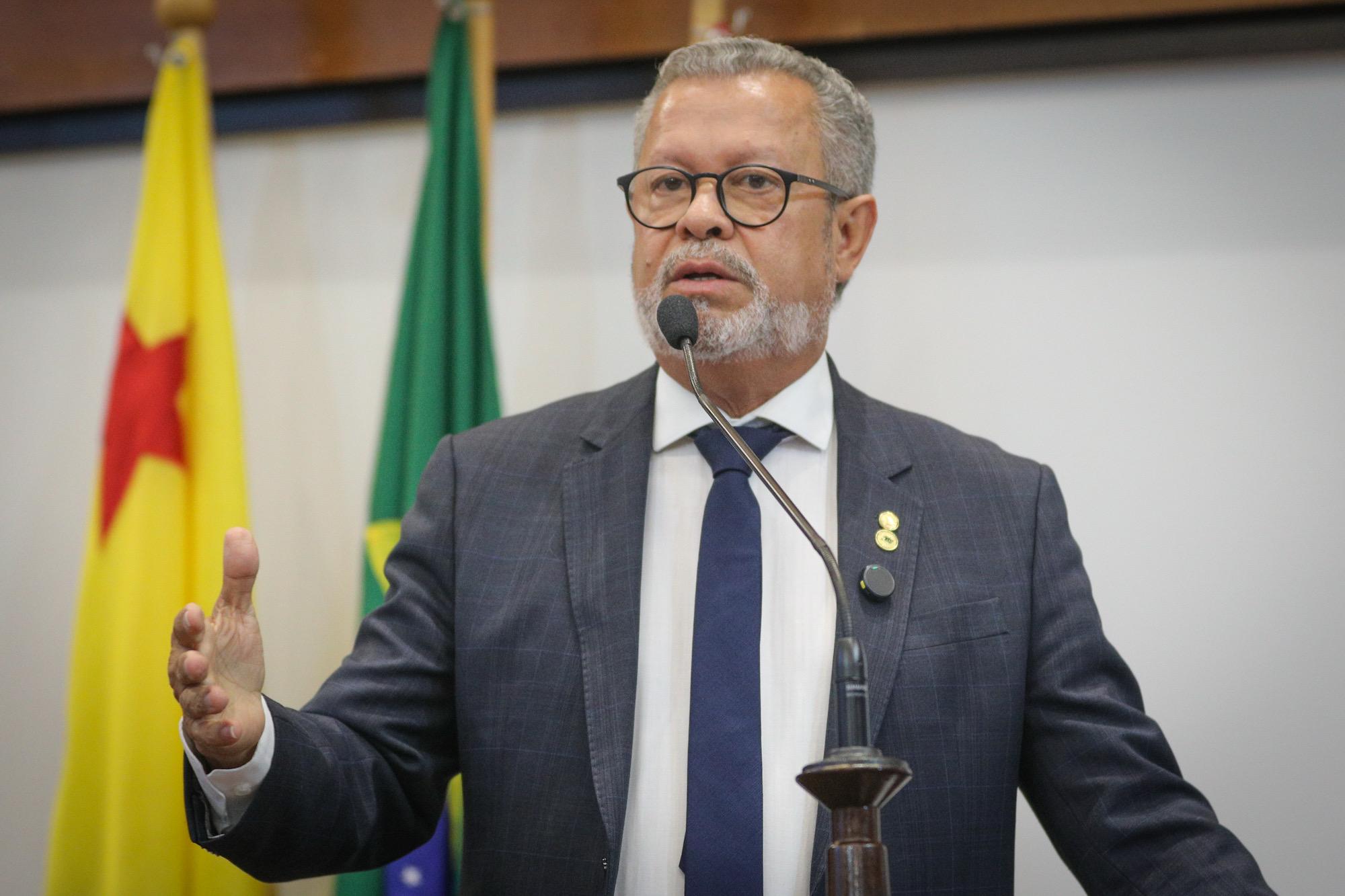 Afonso Fernandes defende fortalecimento da construção civil e alerta para riscos de obras inacabadas