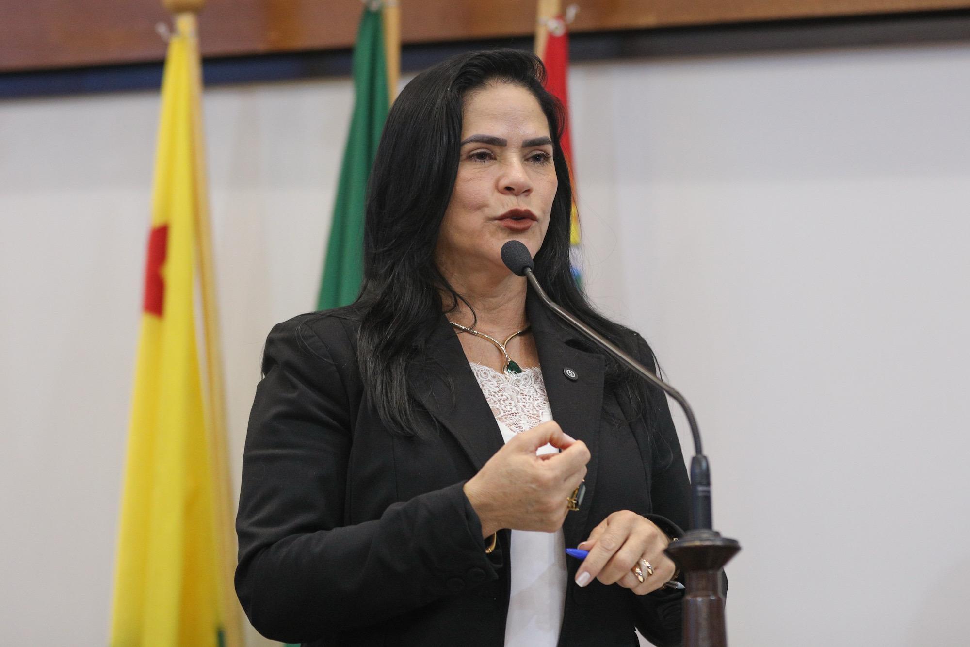 Maria Antônia pede sensibilidade do governo em demissões na Saúde e elogia atuação de Adailton Cruz