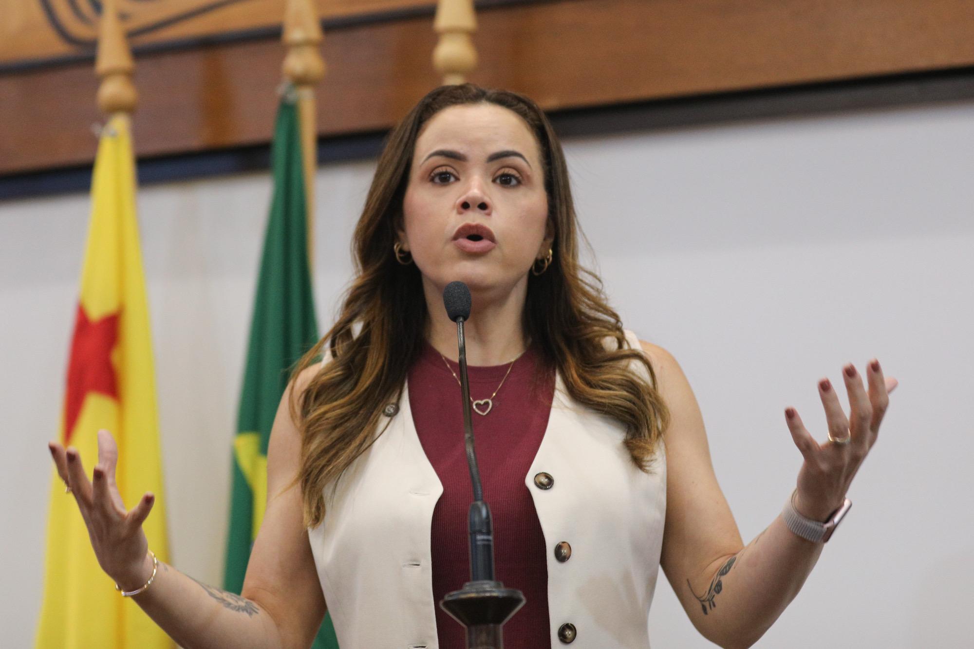 Michelle Melo pede prorrogação de contratos emergenciais e denuncia falta de direitos trabalhistas aos profissionais da saúde