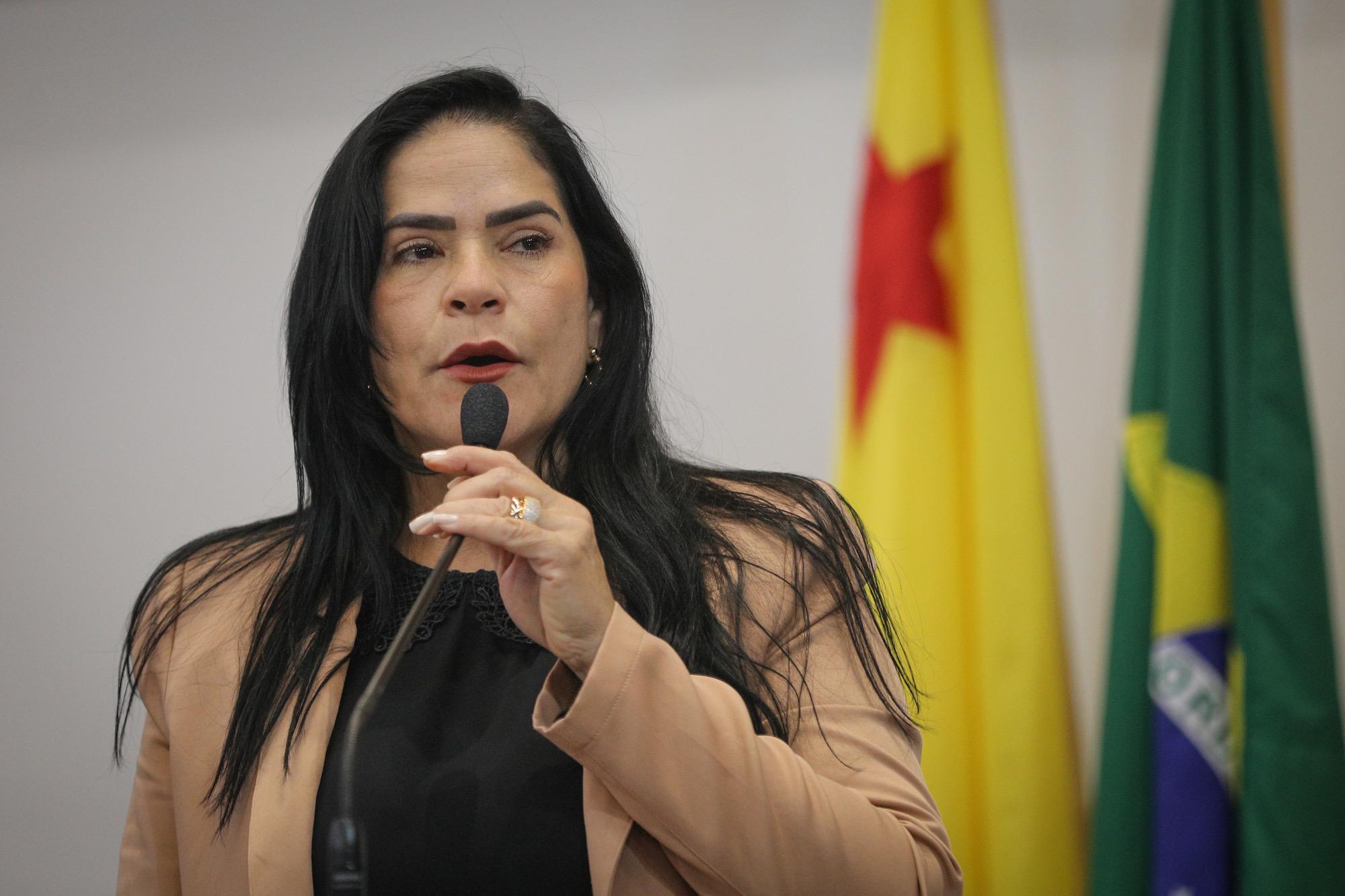 Maria Antônia lamenta morte do Papa Francisco e apresenta indicações em favor da saúde e infraestrutura de municípios do Juruá