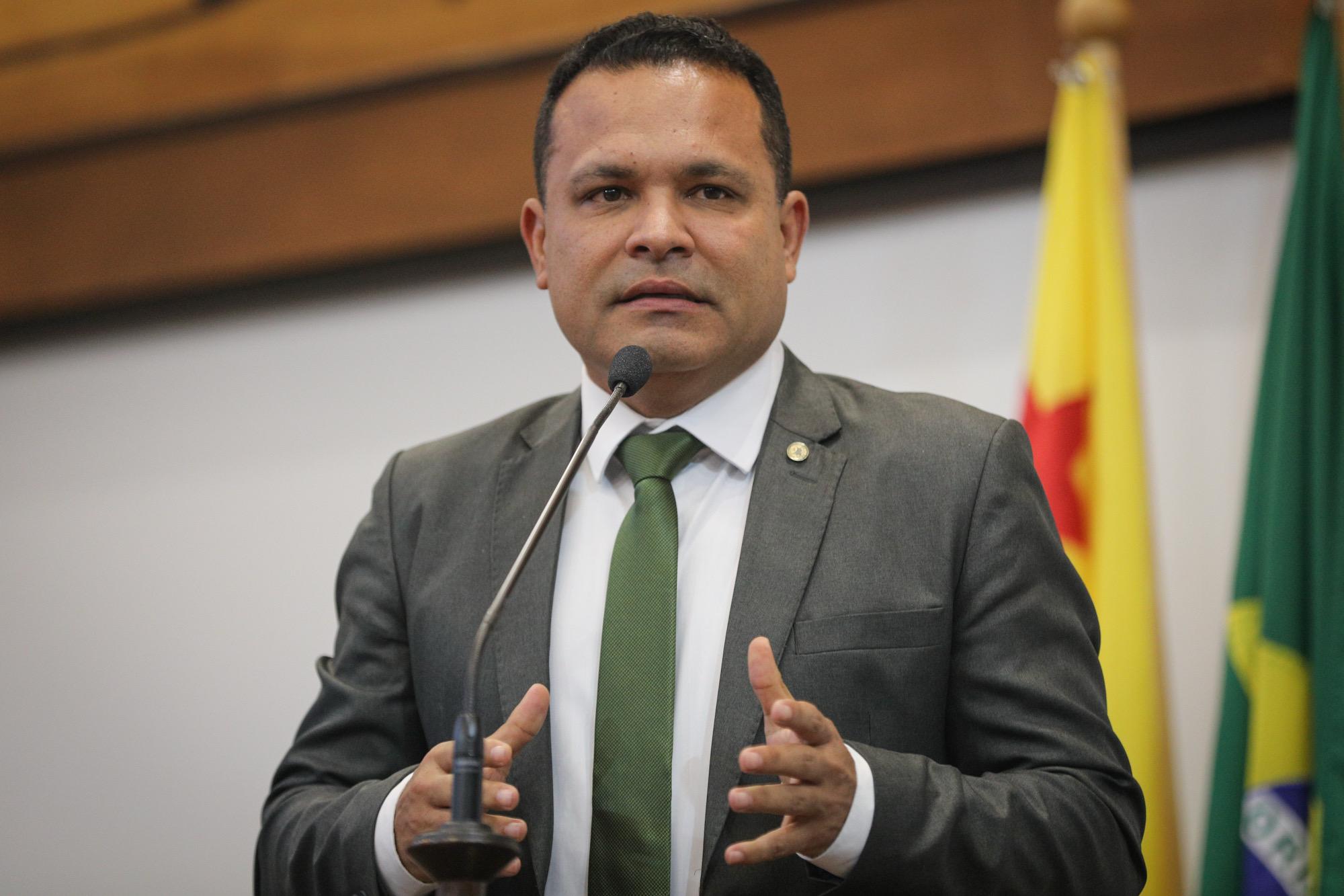 Tadeu Hassem alerta sobre condições das BRs no Acre e solicita atenção do governo federal