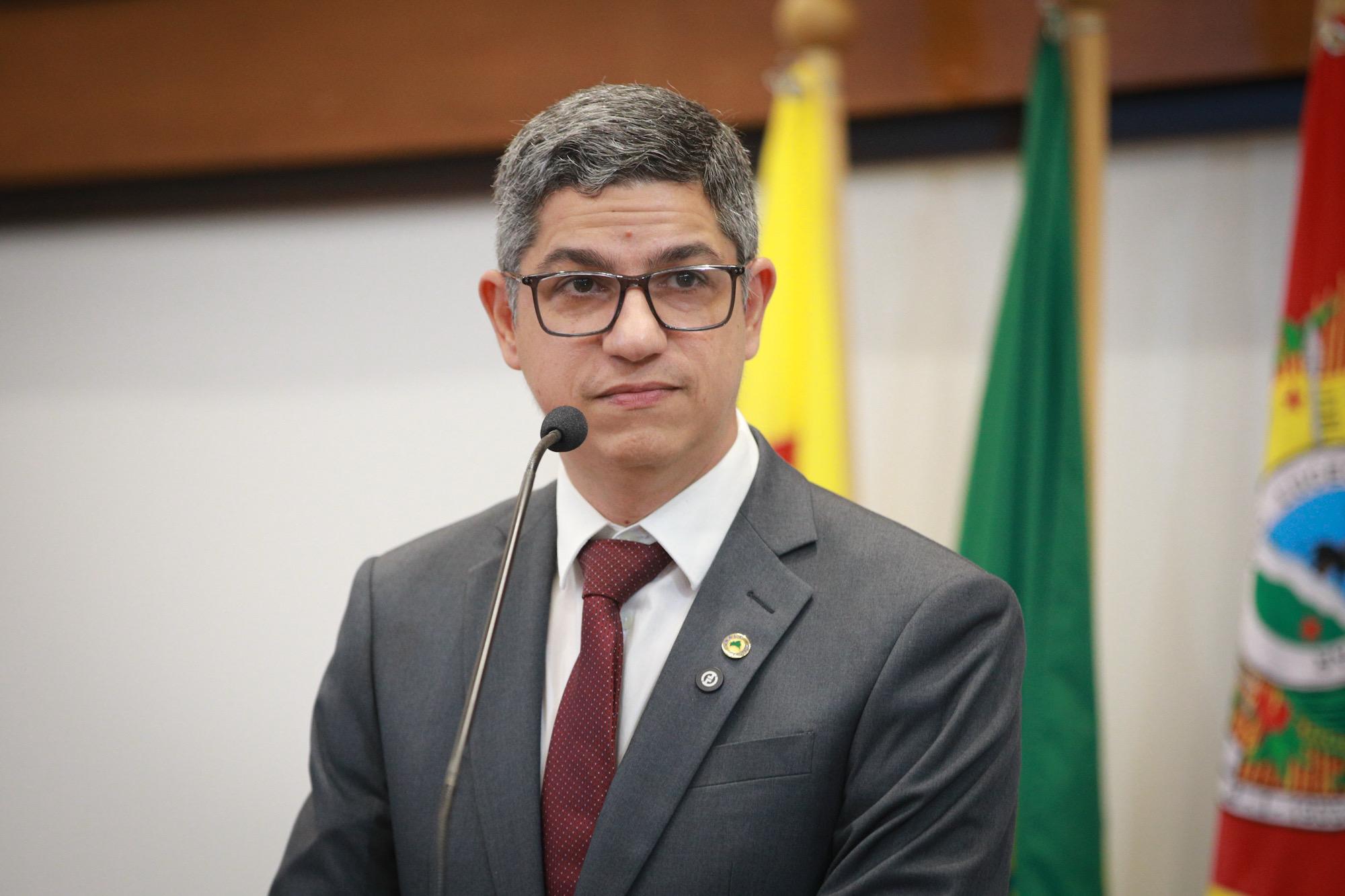 Fagner Calegário presta homenagem póstuma à servidora terceirizada da Aleac e destaca importância dos trabalhadores invisibilizados