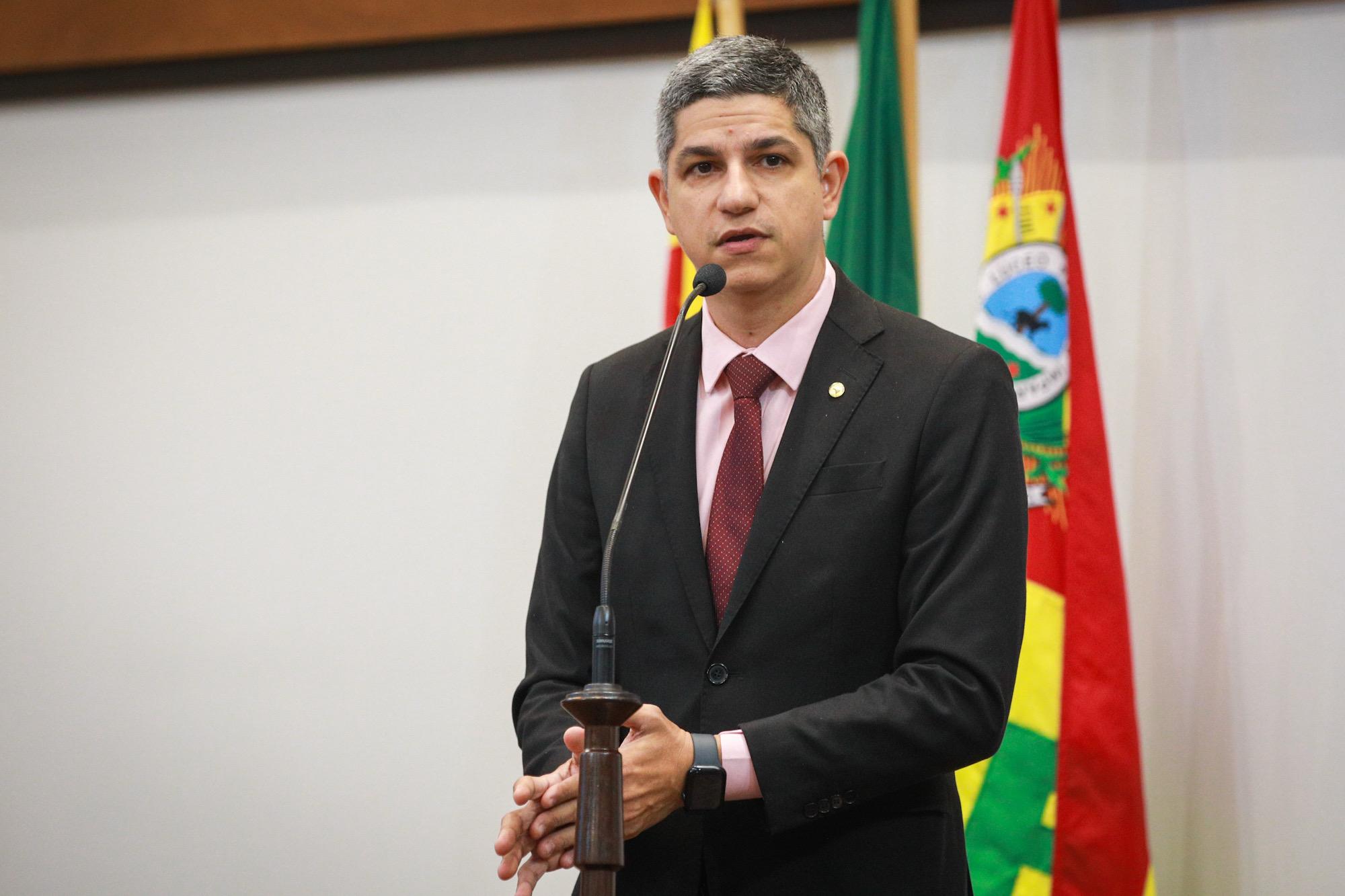 Fagner Calegário critica gestão da Saúde após morte de adolescente em Feijó: “Vergonha que não pode passar no crédito ou no débito”