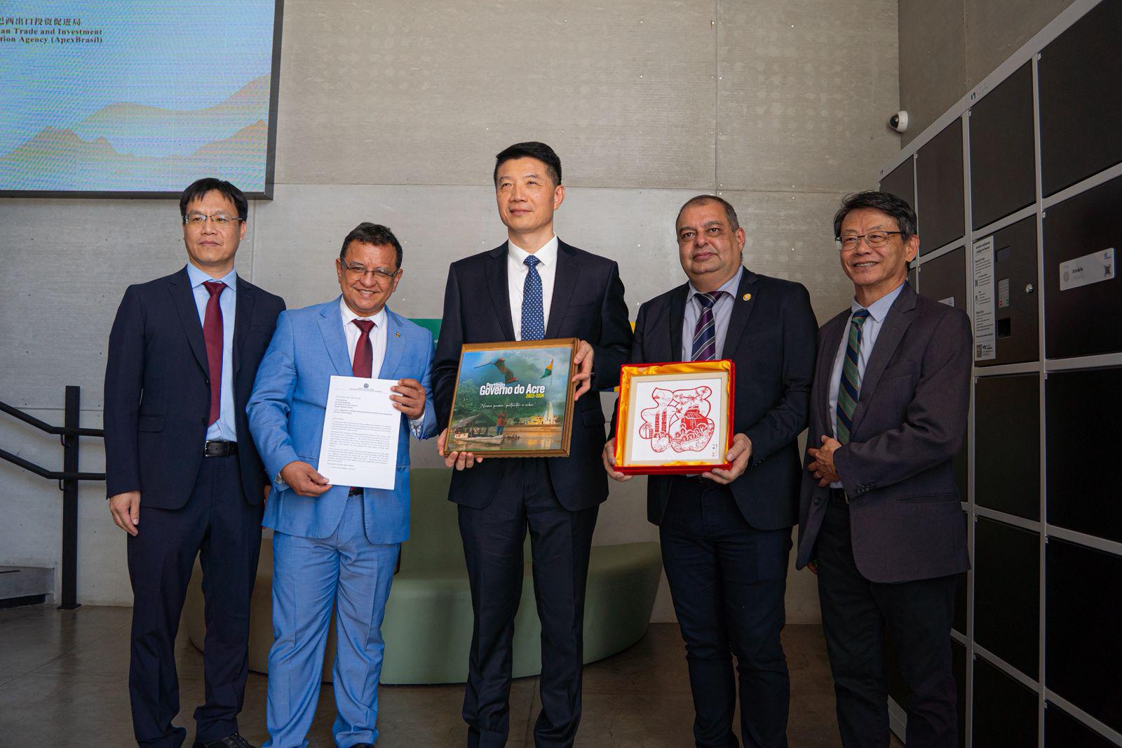 Gonzaga e Assur se reúnem com autoridades e empresários chineses para debater comércio entre Acre e China