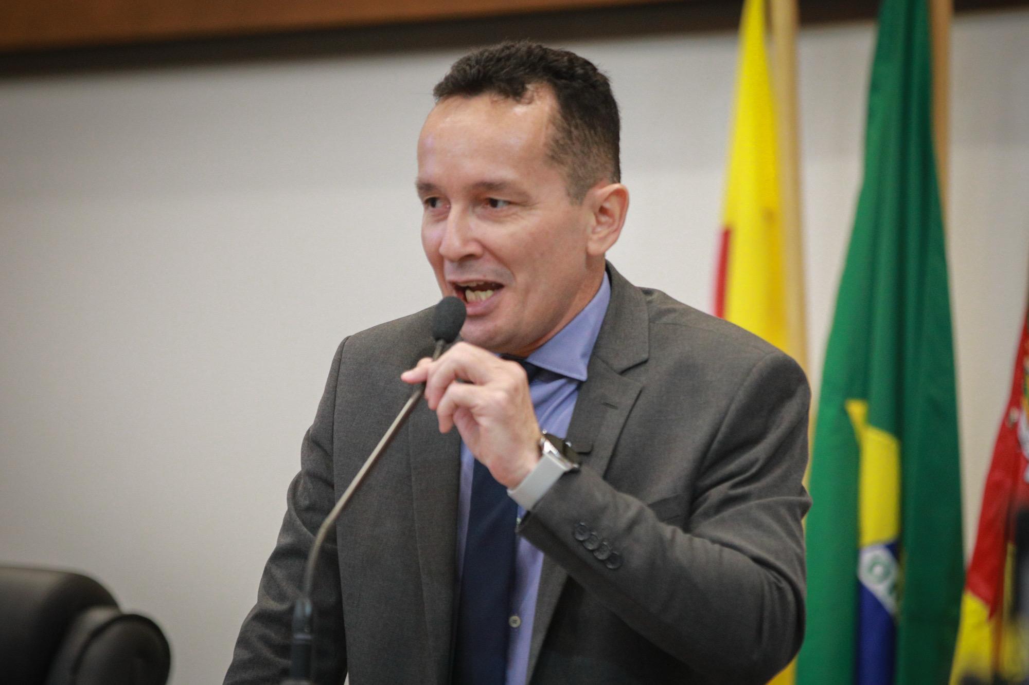 Adailton Cruz anuncia paralisação da Saúde e reforça apoio ao PCCR dos servidores
