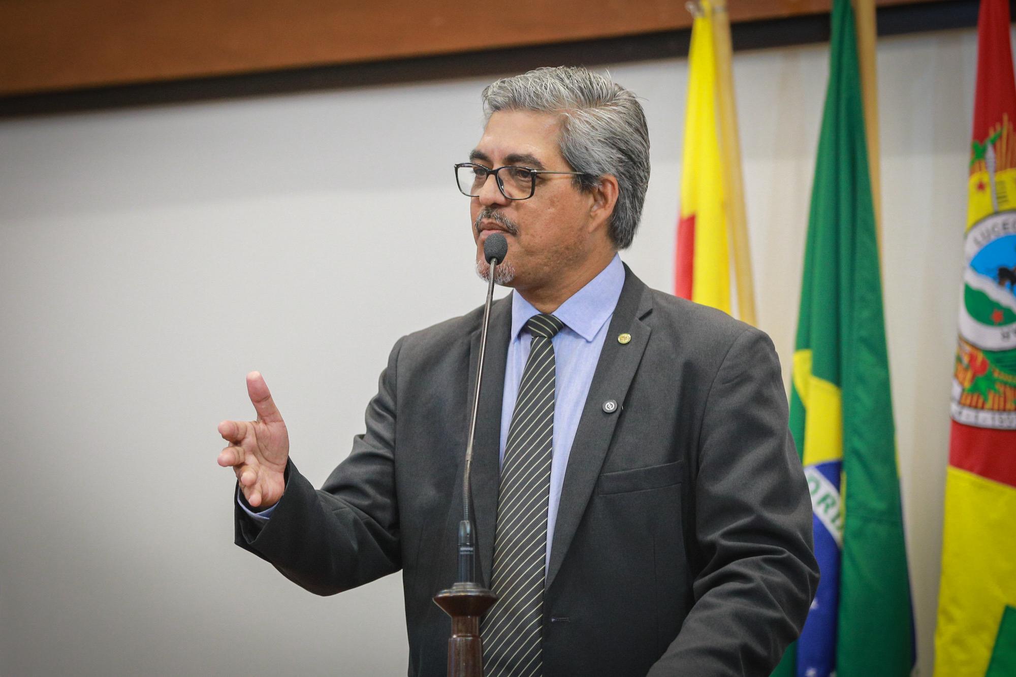 “Por que a pressa? ”: Edvaldo Magalhães propõe suspensão da pauta fiscal do gado para garantir escuta ampla