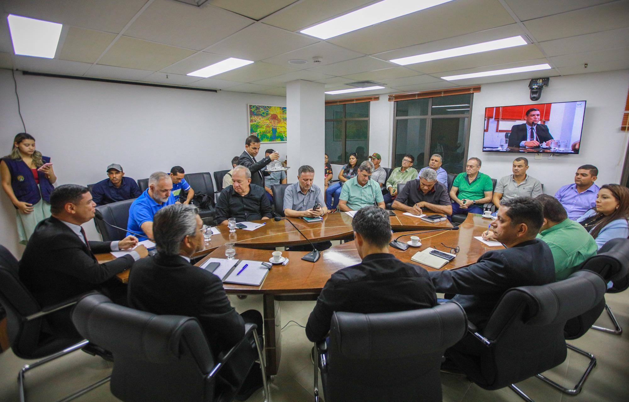 Na Aleac, deputados e governo do Acre debatem com produtores impacto da pauta fiscal do boi