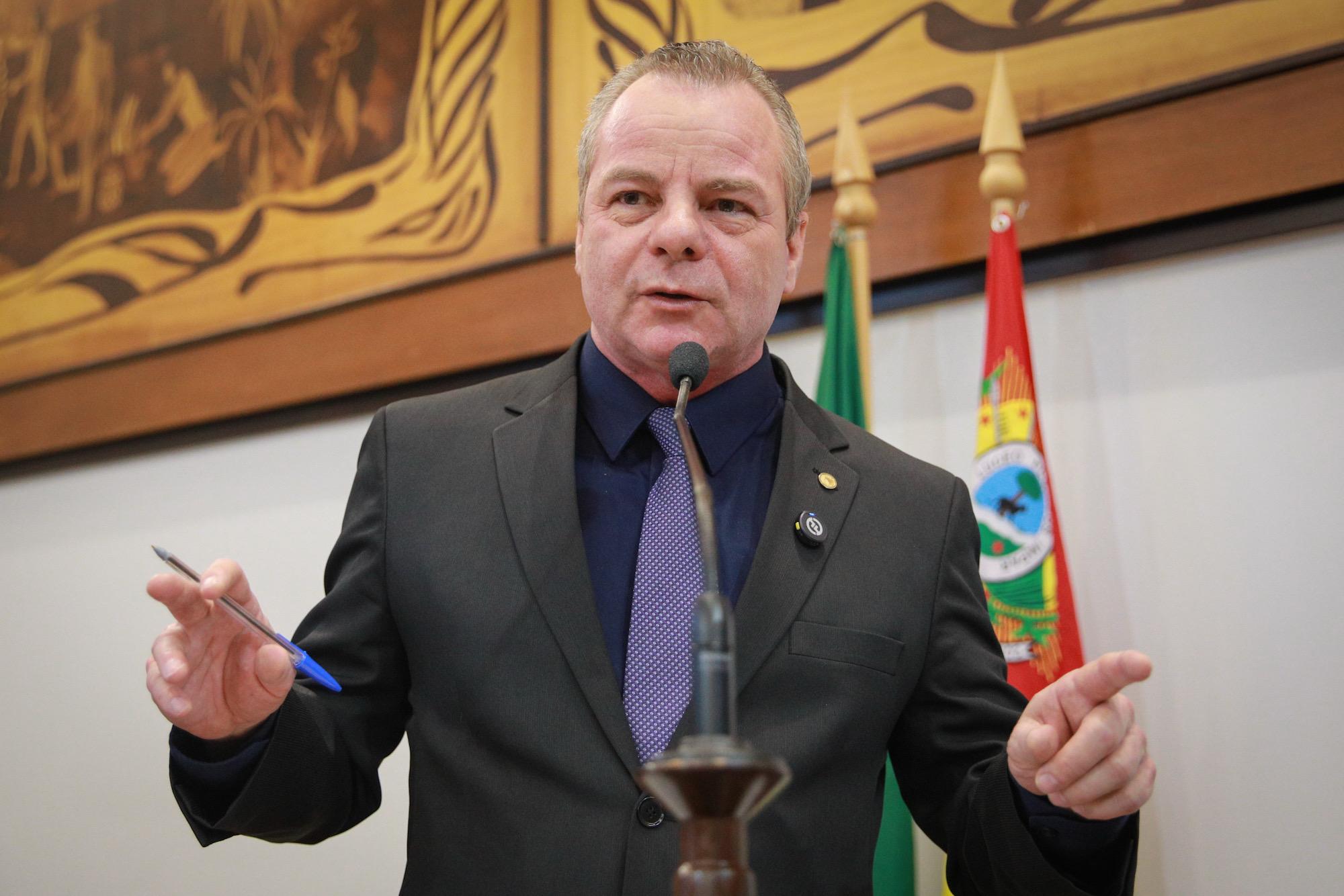 Pedro Longo denuncia proposta de aumento de cadeiras na Câmara e alerta para prejuízos ao Acre