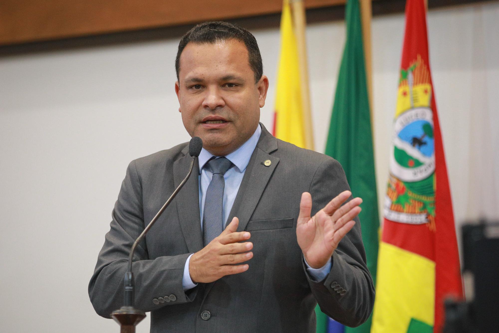 Tadeu Hassem propõe frente parlamentar em defesa de estudantes brasileiros na Bolívia e cobra melhorias no trânsito de Brasiléia