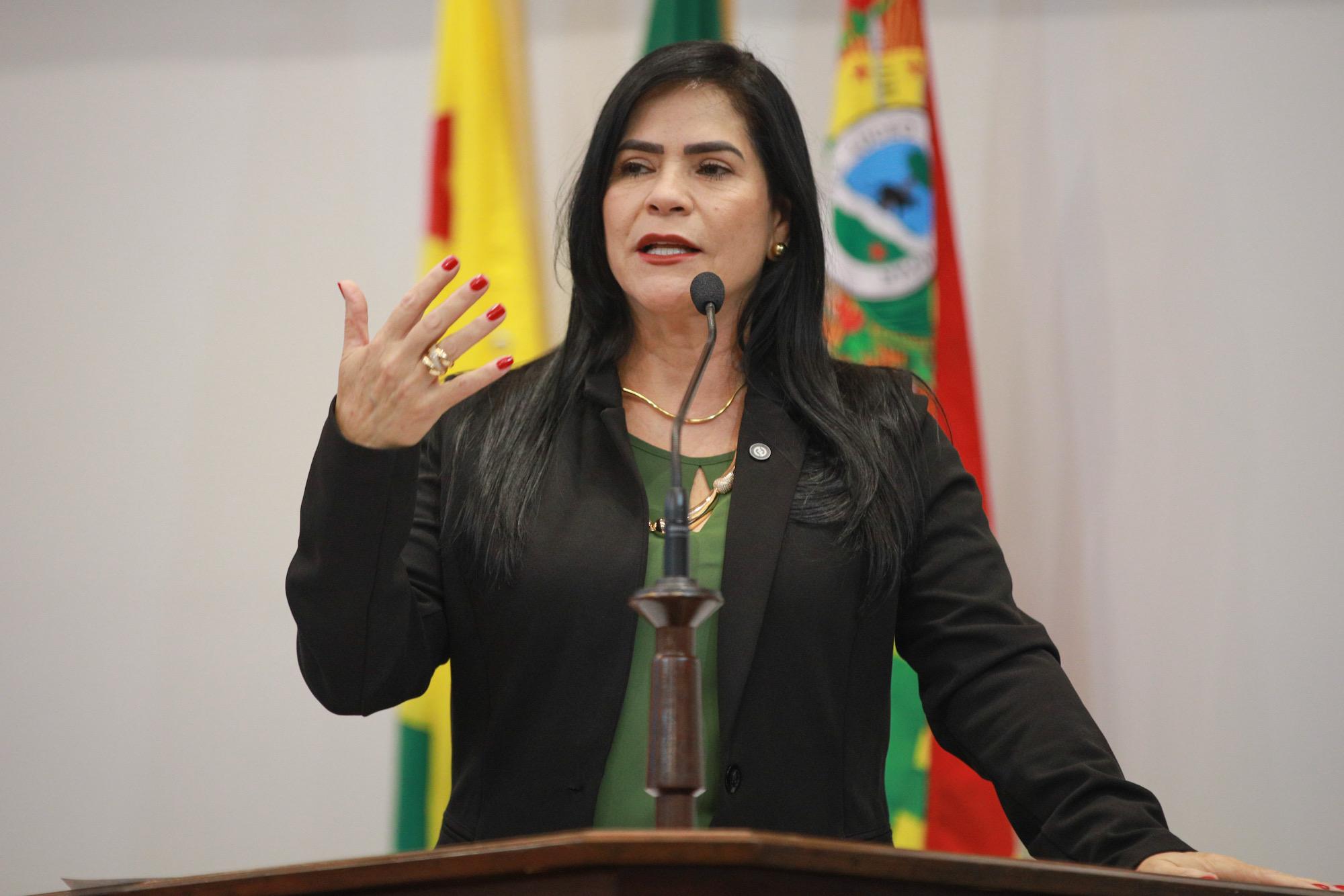 Maria Antônia cobra melhorias no trânsito de Brasiléia e repudia ação truculenta em Sena Madureira