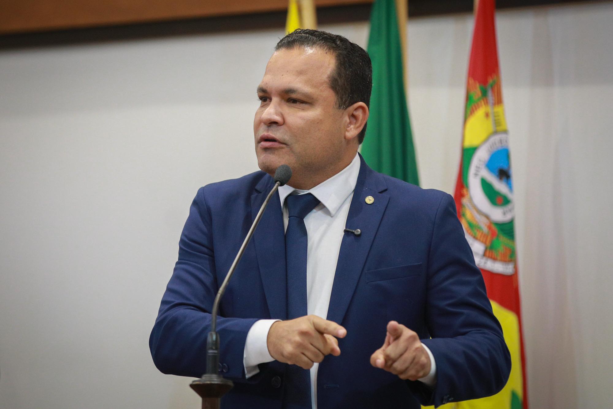 Tadeu Hassem defende valorização dos profissionais da saúde e celeridade na aprovação do PCCR