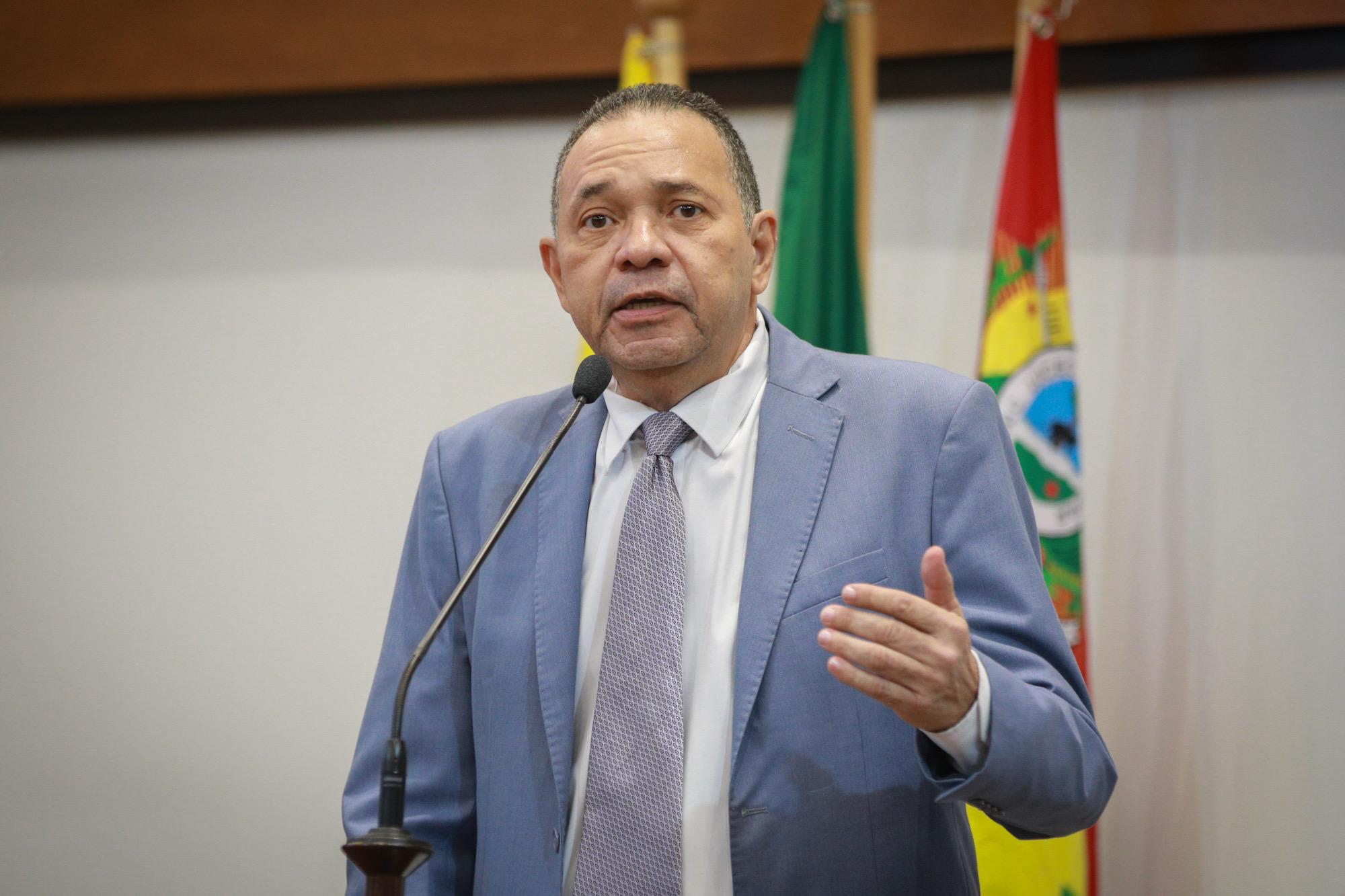 “Não somos escravos do Governo Federal”: Manoel Moraes critica embargos e defende diálogo com servidores da saúde