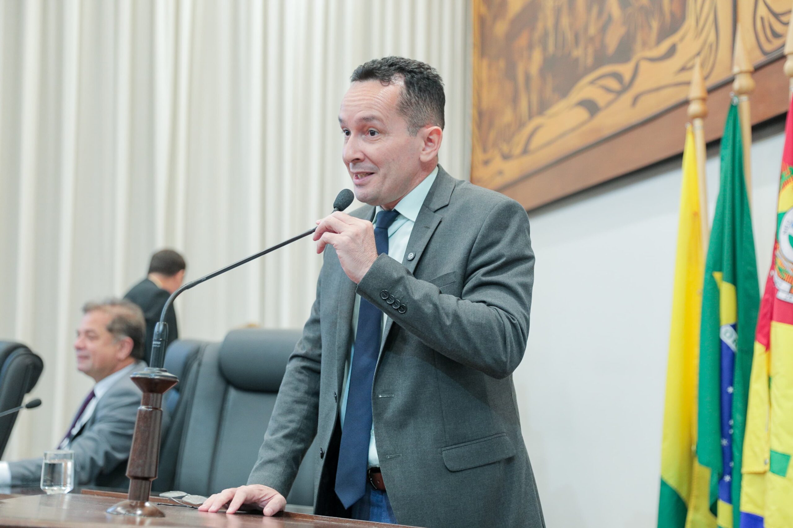 Adailton Cruz anuncia audiências públicas sobre saúde em Feijó e transferência de centro para moradores de rua em Rio Branco