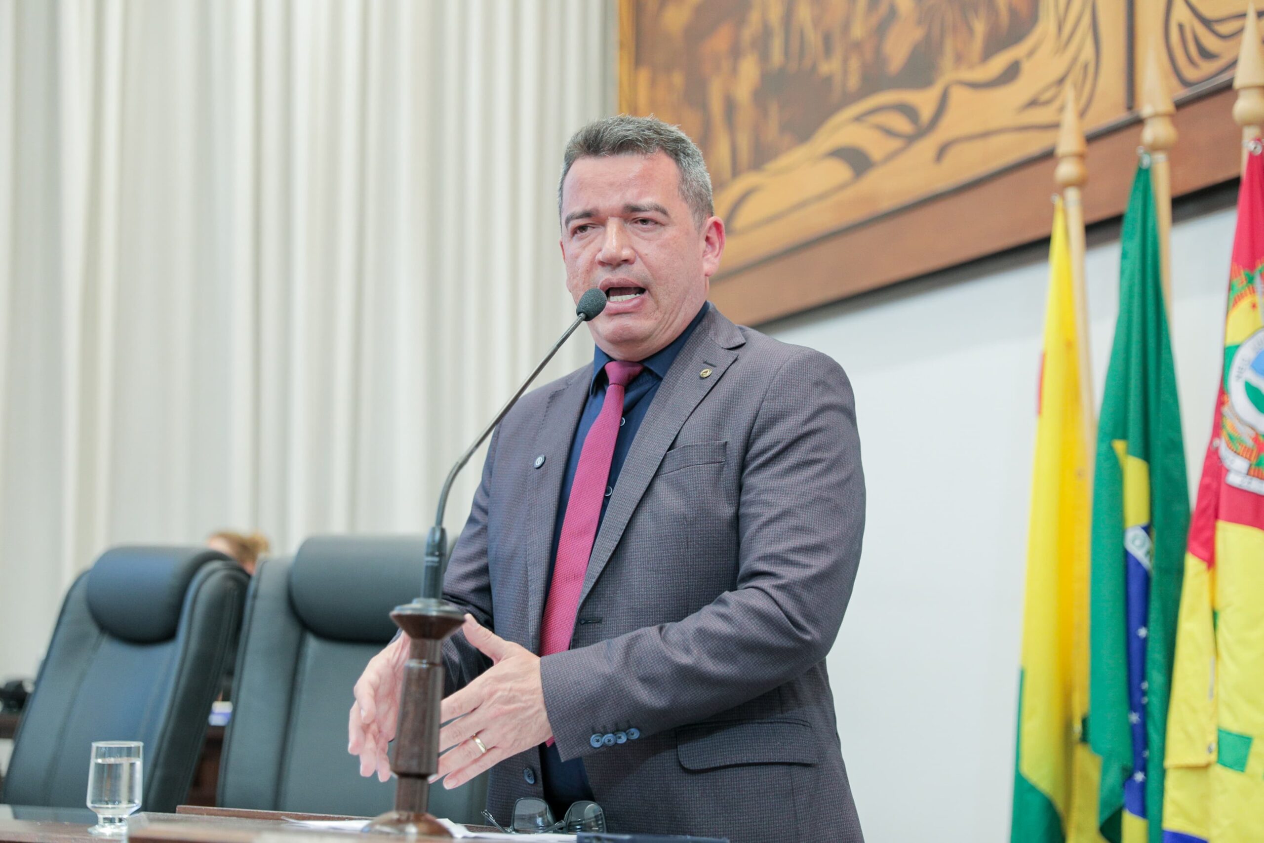 André Vale pede construção de nova escola na comunidade Vai se Ver e melhorias em pontes da Transacreana