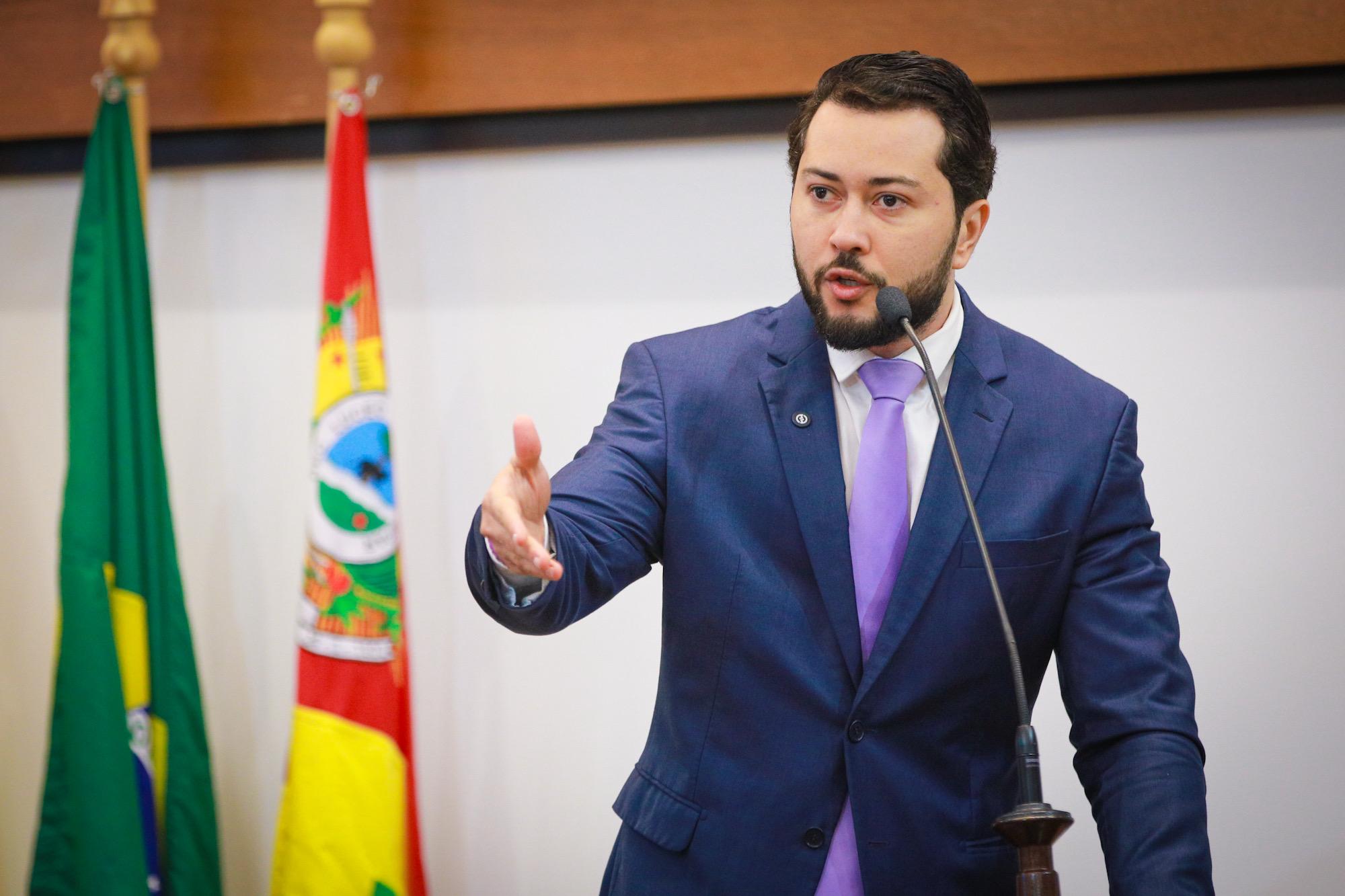 Jarude critica governo por colapso na educação e cobra responsabilização por “curral escolar”