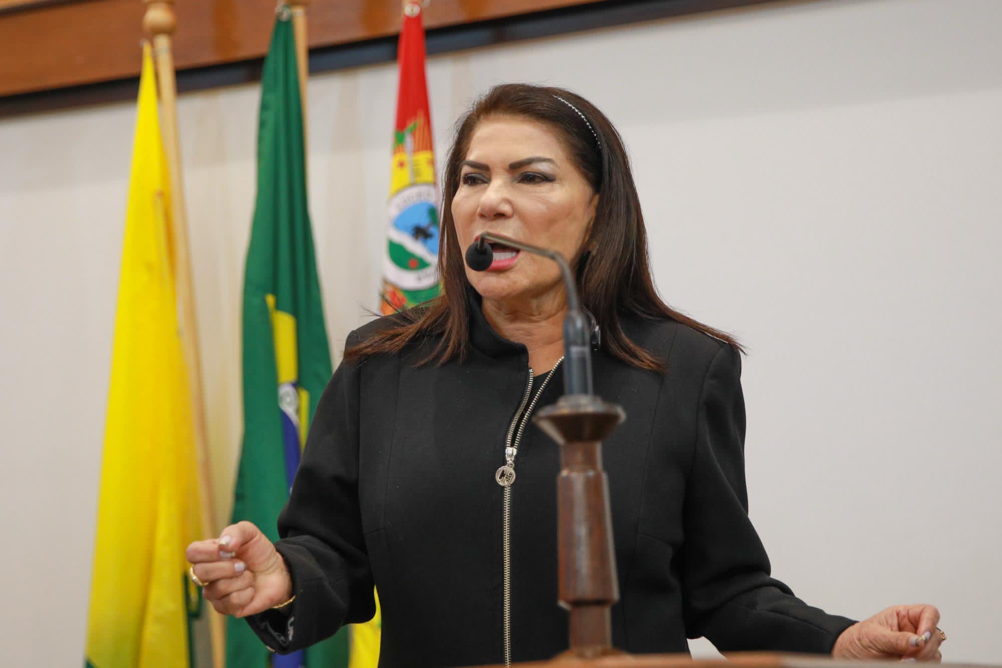 Antônia Sales condena abandono da educação e parabeniza TCE por suspensão de aulas em “escola curral”