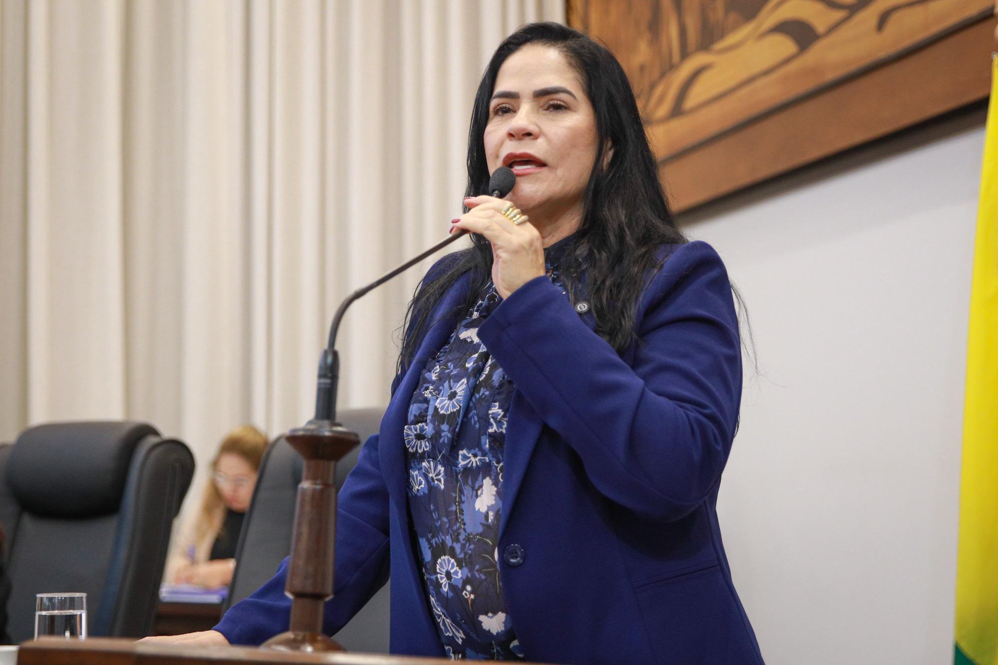 Maria Antônia manifesta preocupação com situação da educação e repudia ações contra produtores rurais