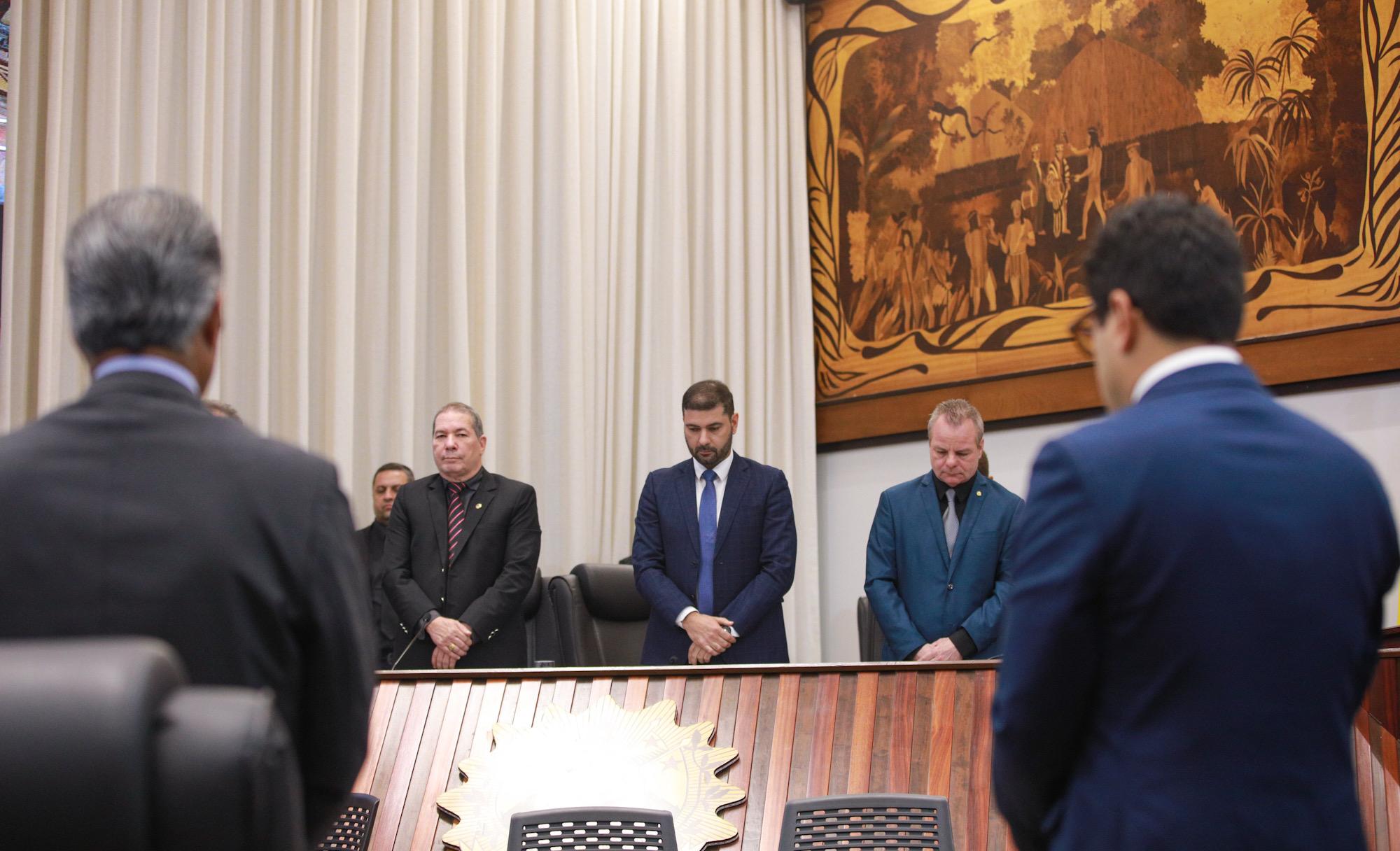 Deputados prestam homenagem póstuma à servidora Maysa Furtado Feitosa com minuto de silêncio