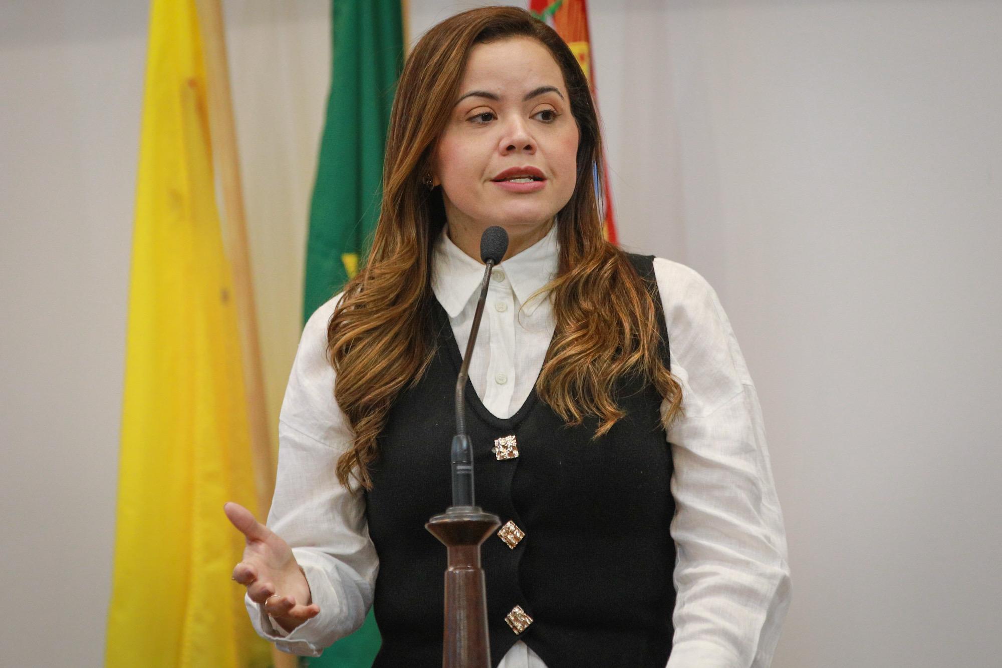Michelle Melo defende liberdade religiosa nas escolas públicas e convida população para debate com líderes religiosos