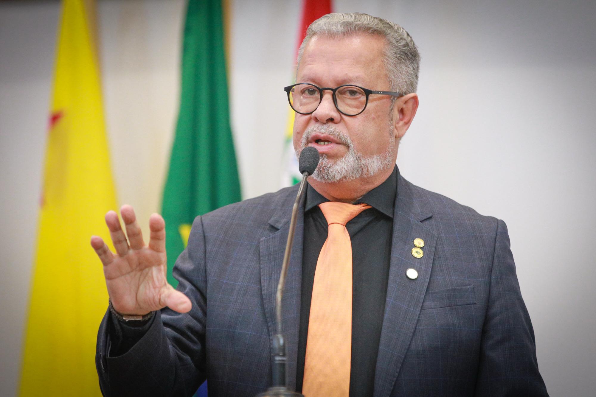 Afonso Fernandes presta homenagem póstuma ao jornalista Reginaldo Cordeiro e destaca ações sociais da Fundação Afif Arão