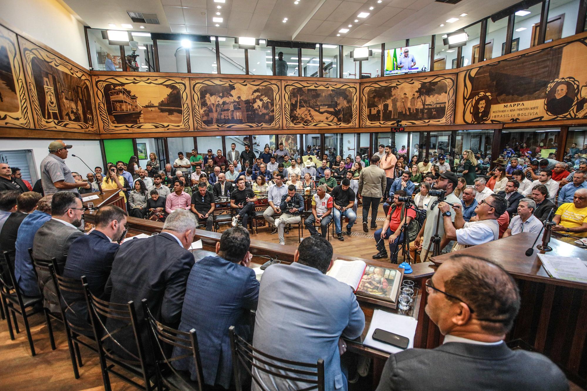 Deputados estaduais defendem mudanças legais e união política para combater embargos no Acre