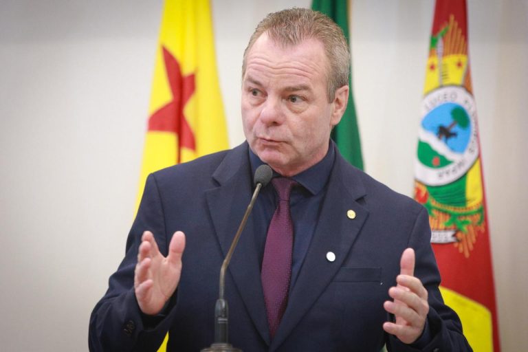 Pedro Longo propõe atendimento prioritário a advogados em repartições públicas estaduais