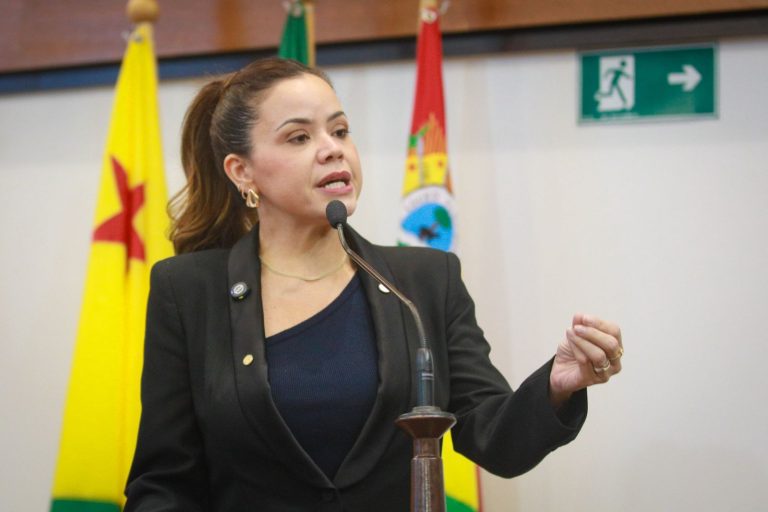 Michelle Melo cobra solução para falhas no transporte aéreo sanitário e denuncia assédio em órgãos públicos