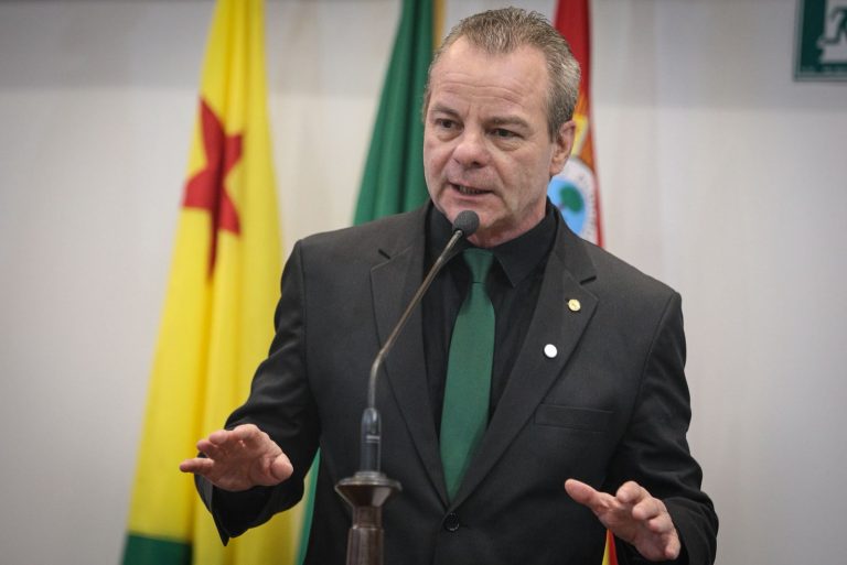 Pedro Longo alerta sobre assédio a posseiros em Porto Walter e orienta busca por apoio jurídico