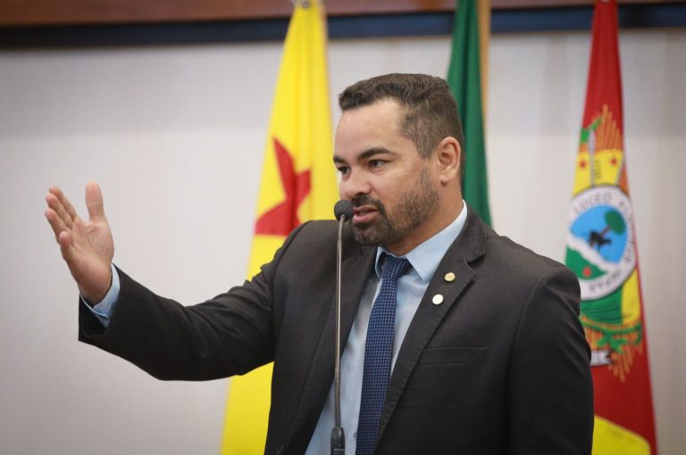 Arlenilson Cunha esclarece dados sobre educação infantil e comenta visita do presidente Lula ao Acre