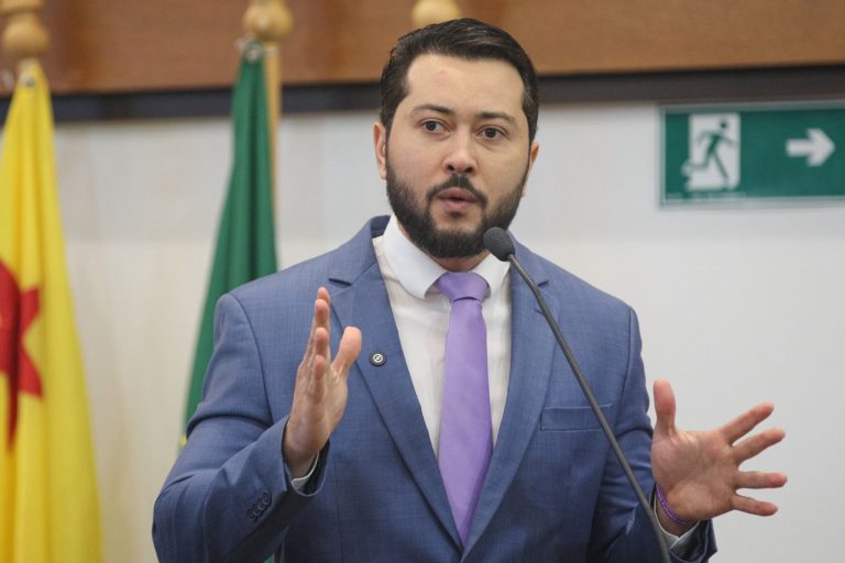 Jarude critica gastos do governo com fretamento de aeronaves: “63 milhões dariam para cuidar de oito municípios”
