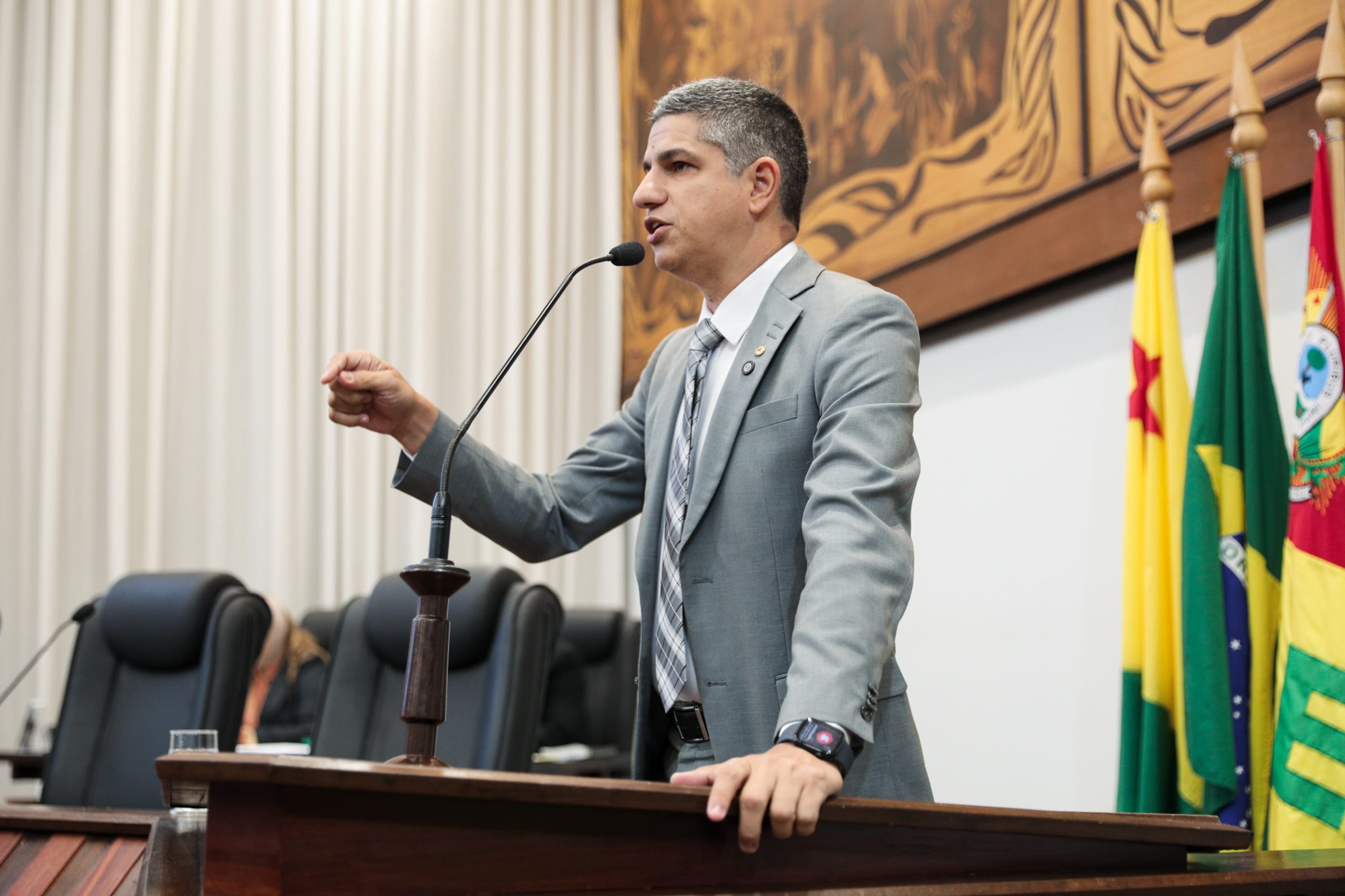 Fagner Calegário pede mais políticas públicas e cobra esclarecimentos sobre alimentação escolar e sistema penal