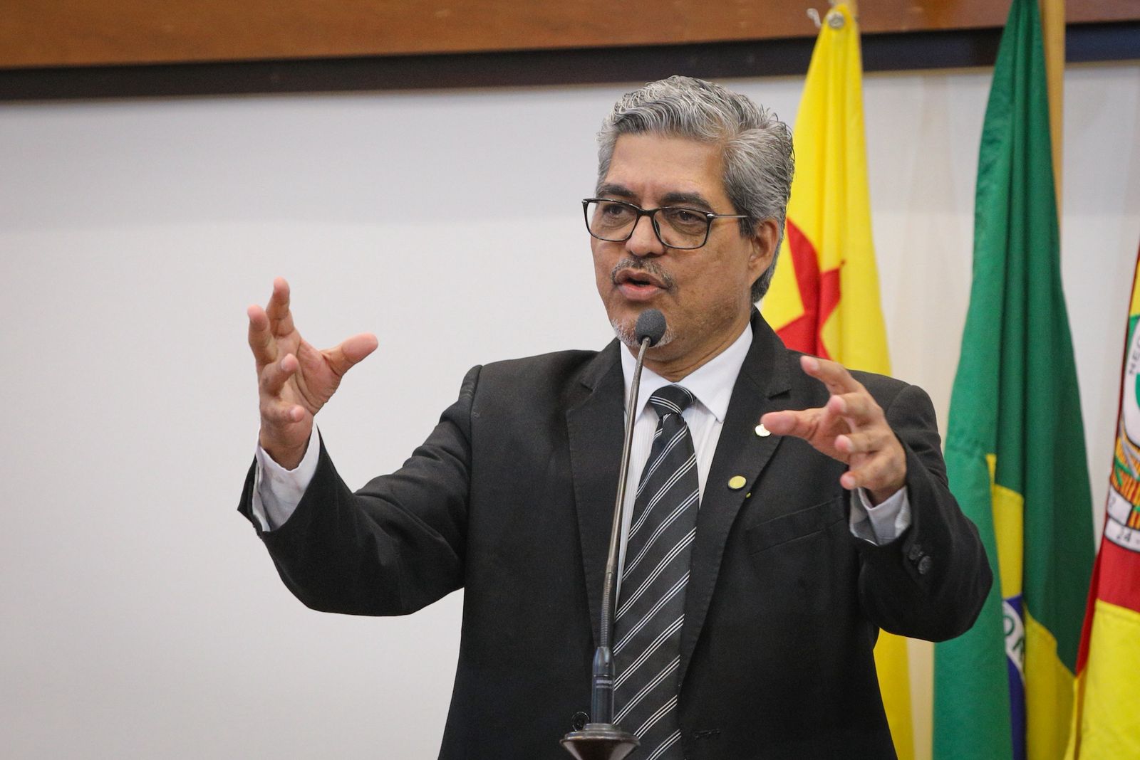 Edvaldo Magalhães cobra atenção ao Sistema Penitenciário e critica conflitos administrativos