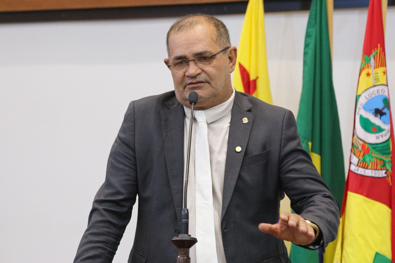 Tanízio Sá alerta sobre tarifas internacionais e destaca impacto de eventos culturais na economia acreana