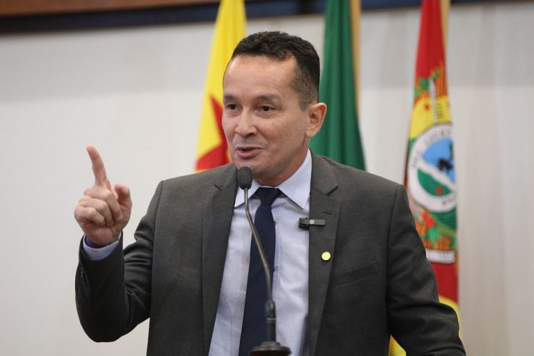 Adailton Cruz cobra solução para trabalhadores contratados emergencialmente e alerta sobre riscos após fim de contratos