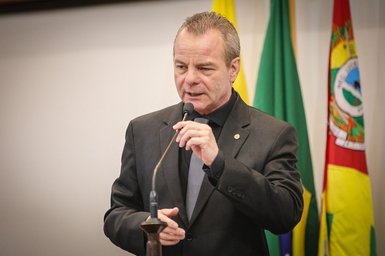 Pedro Longo cobra solução para hospital de Feijó, apoio às escolas rurais e inclusão de pessoas com TEA no mercado de trabalho