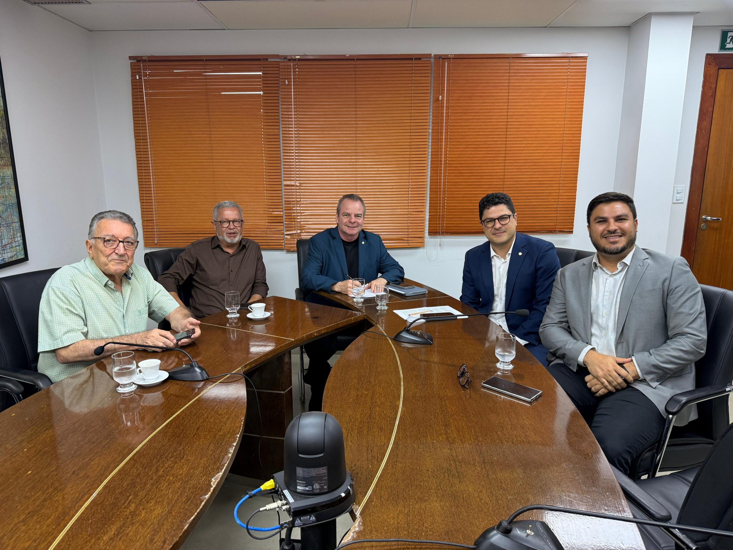 Comissão Especial da Aleac avança nos debates sobre embargos ambientais e regularização fundiária